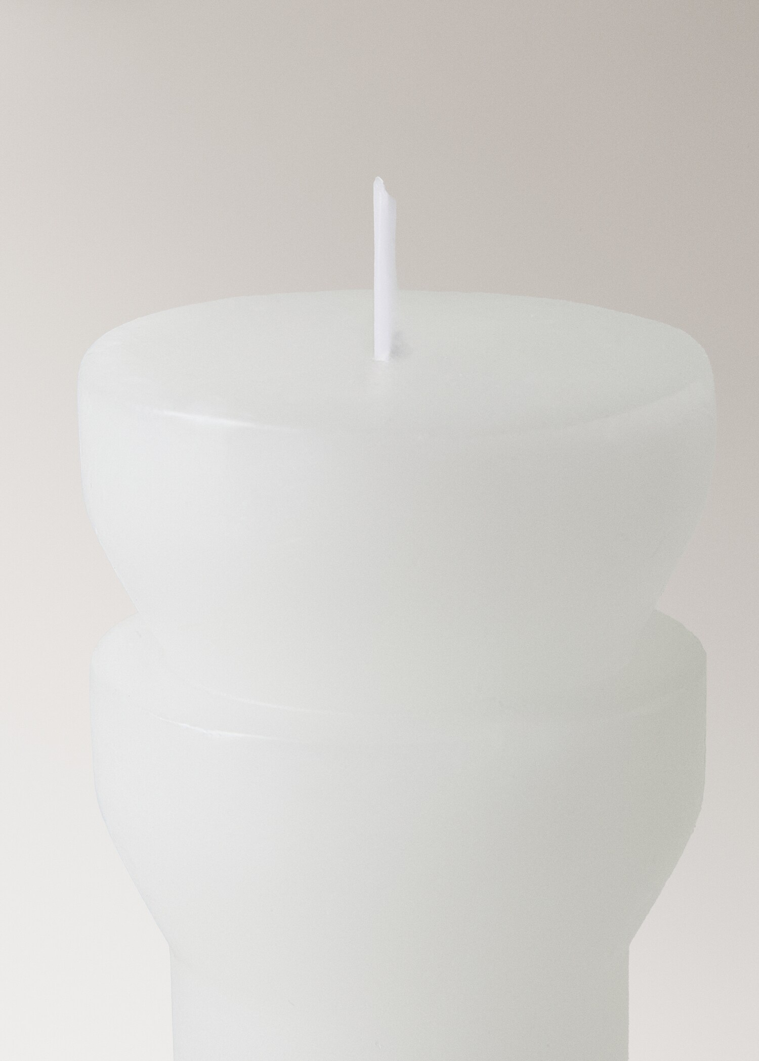 Low sculptural candle - Details of the article 1