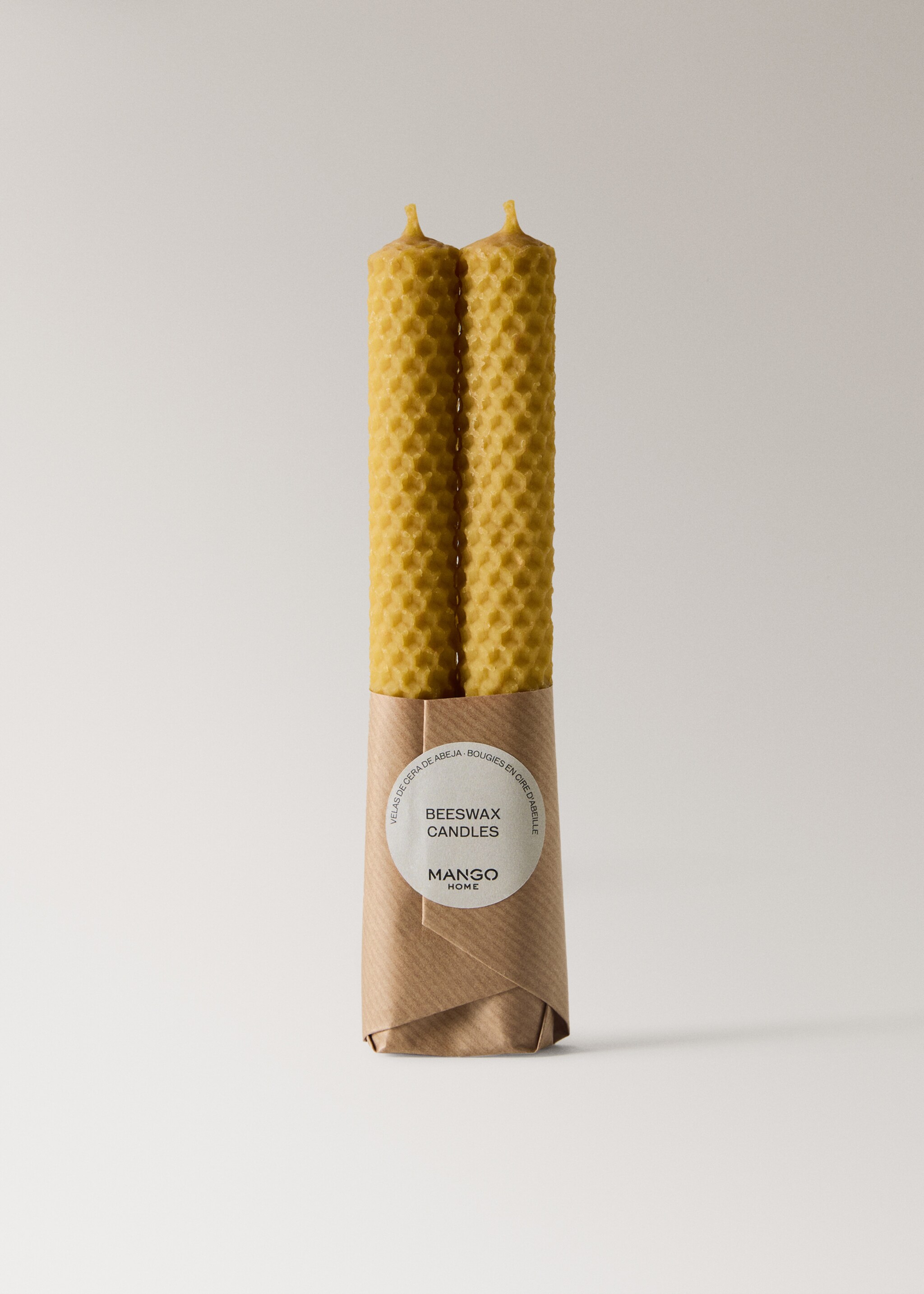 Dekorative lange Kerzen aus Bienenwachs - Detail des Artikels 3, Okker. Ref: 27134452-00.