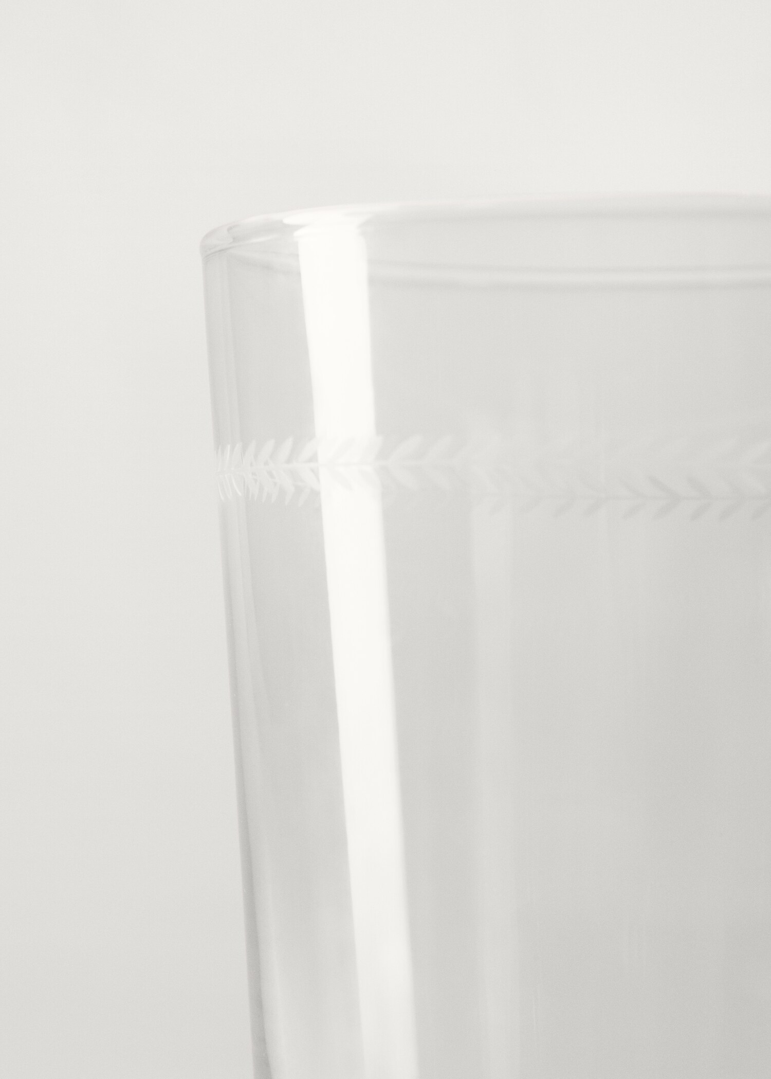 Medium glass with herringbone detail - Details of the article 1
