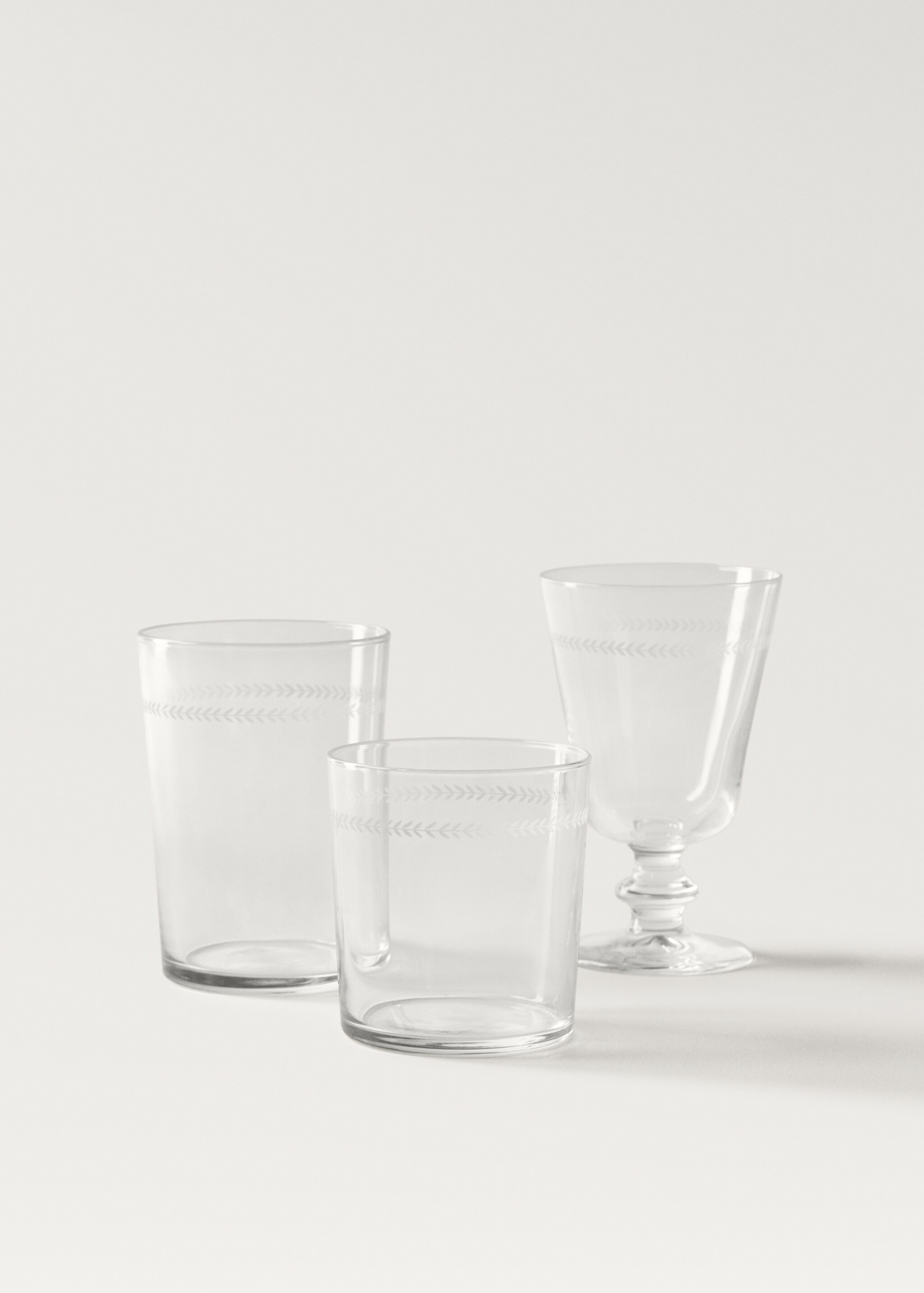 Small glass with herringbone detail - Details of the article 3, Ice Grey. Ref: 27141542-00.