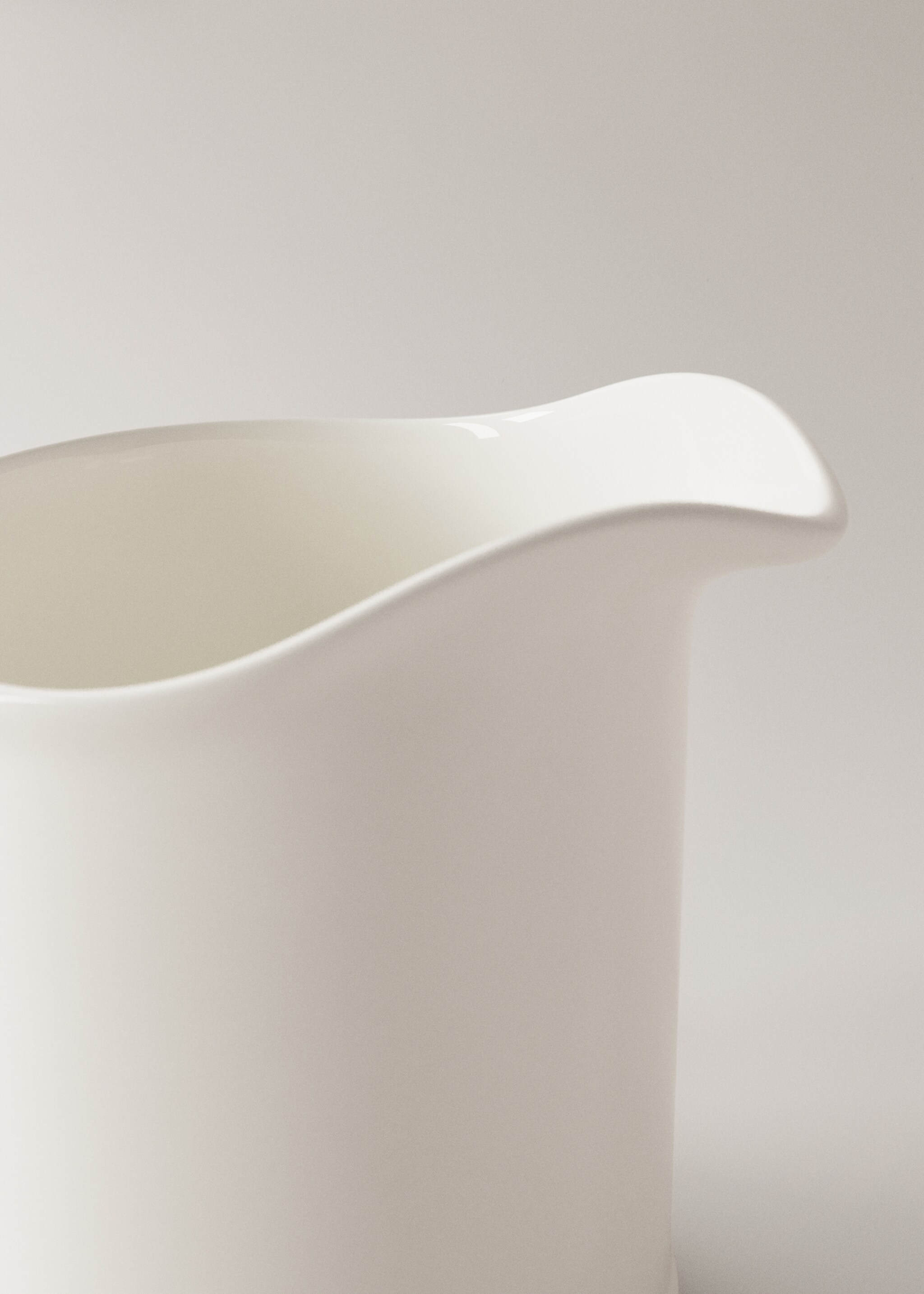 Bone china milk jug - Details of the article 2, Off White. Ref: 27142939-00.