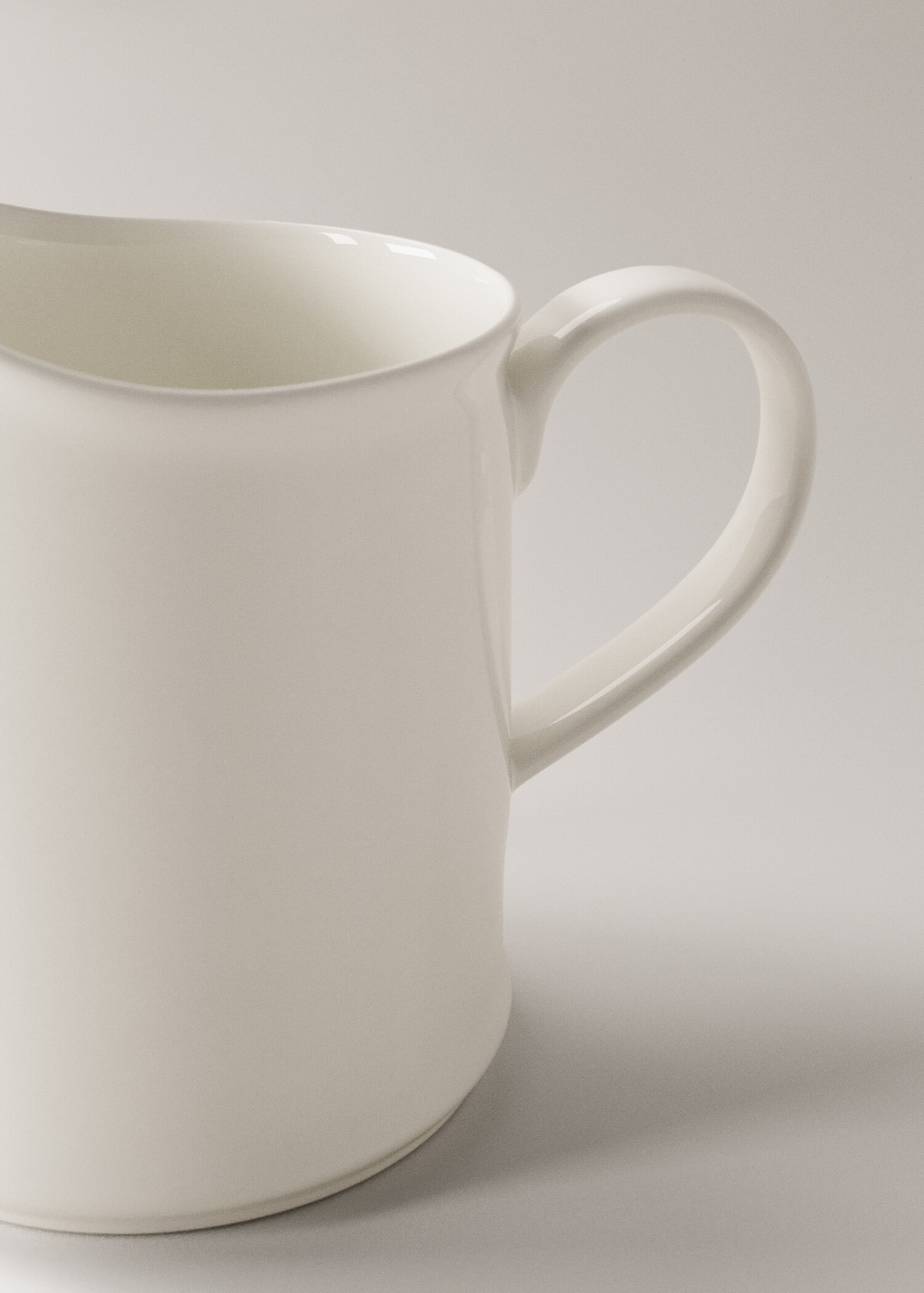 Bone china milk jug - Details of the article 3