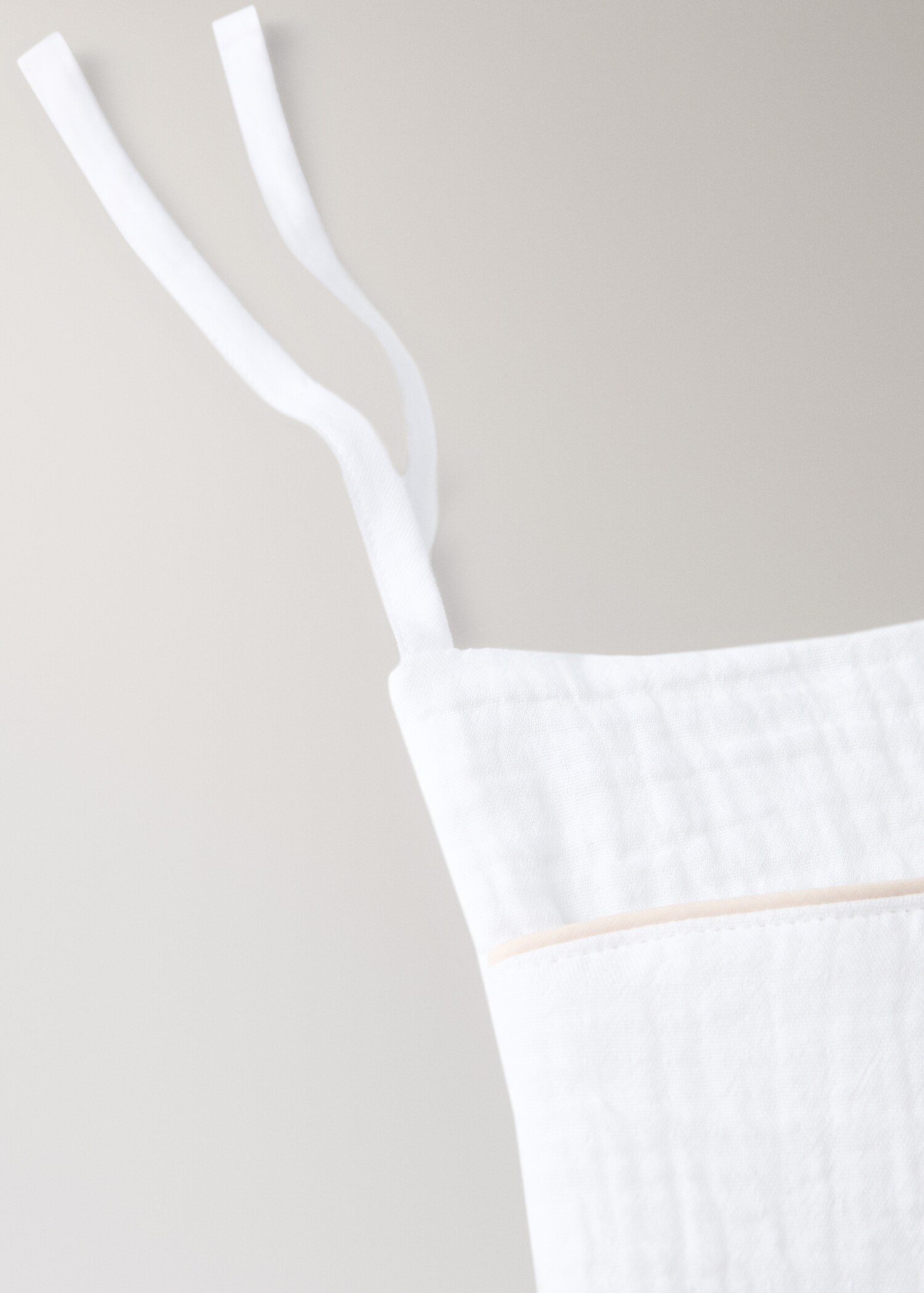 Cot organiser with piping - Details of the article 1