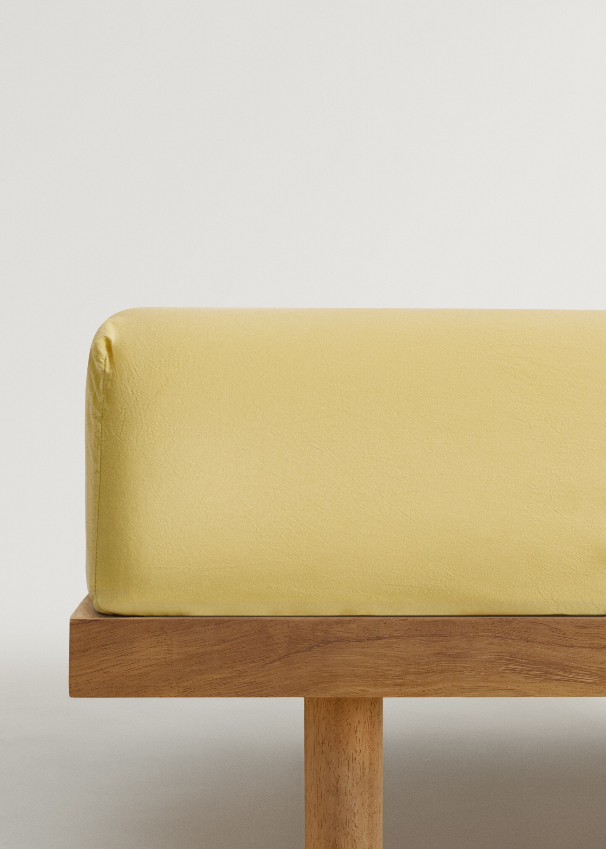 Prześcieradło spodnie z pranej bawełny na łóżko dziecięce 90 cm - Artykuł bez modela/modelki, musztardowy. Ref: 27163347-00.