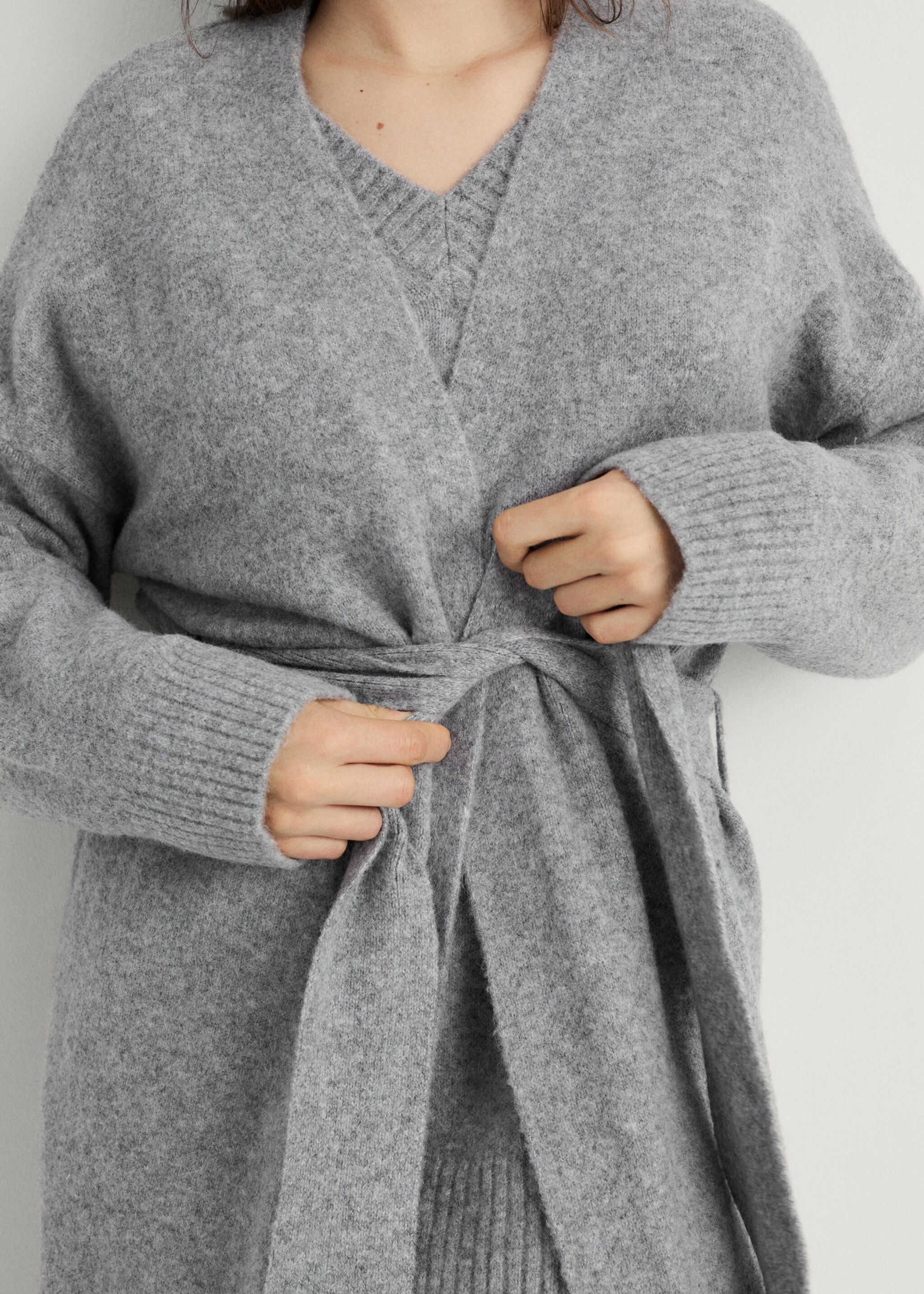 Càrdigan punt disseny llarg - Detall de l'article 6, Gris. Ref: 27172934-00.