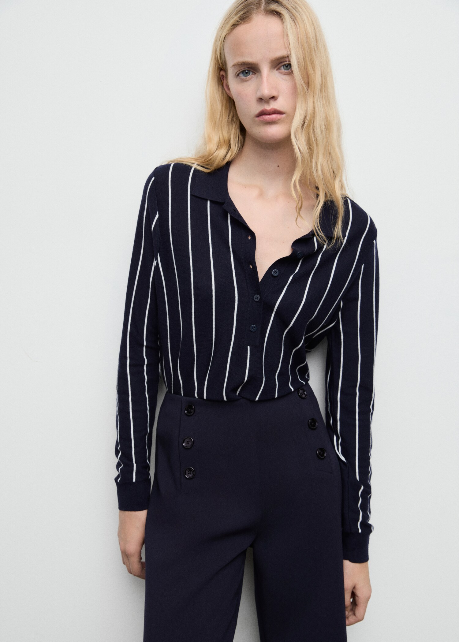 Wide leg trousers with buttons - Details of the article 1