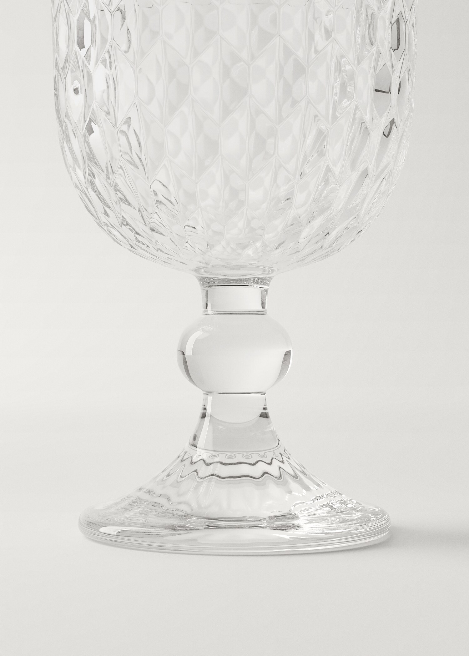 Staklena čaša s geometrijskim reljefom - Detalji artikla 2