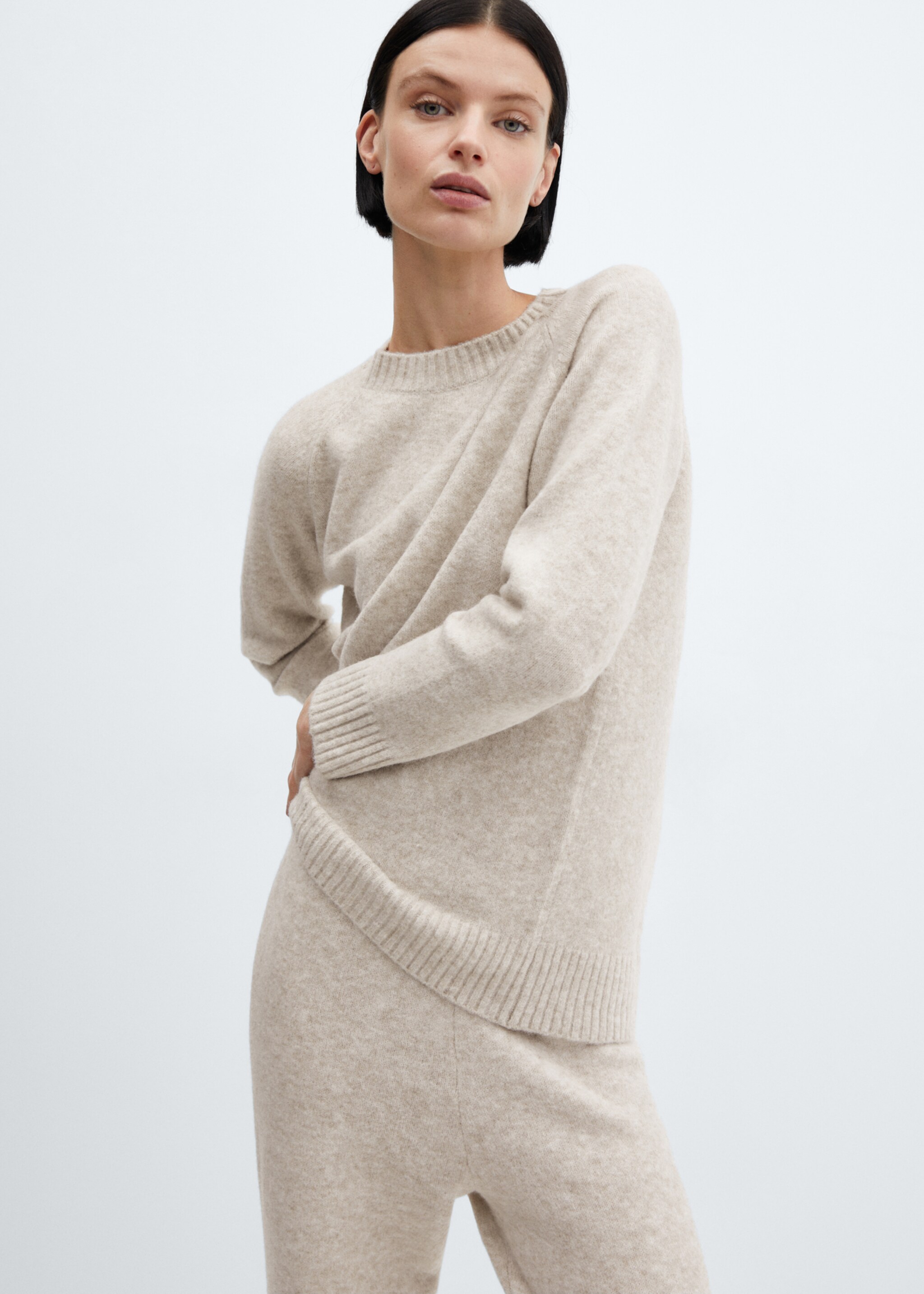 Long knitted trousers - Details of the article 1, Beige. Ref: 27192933-00.