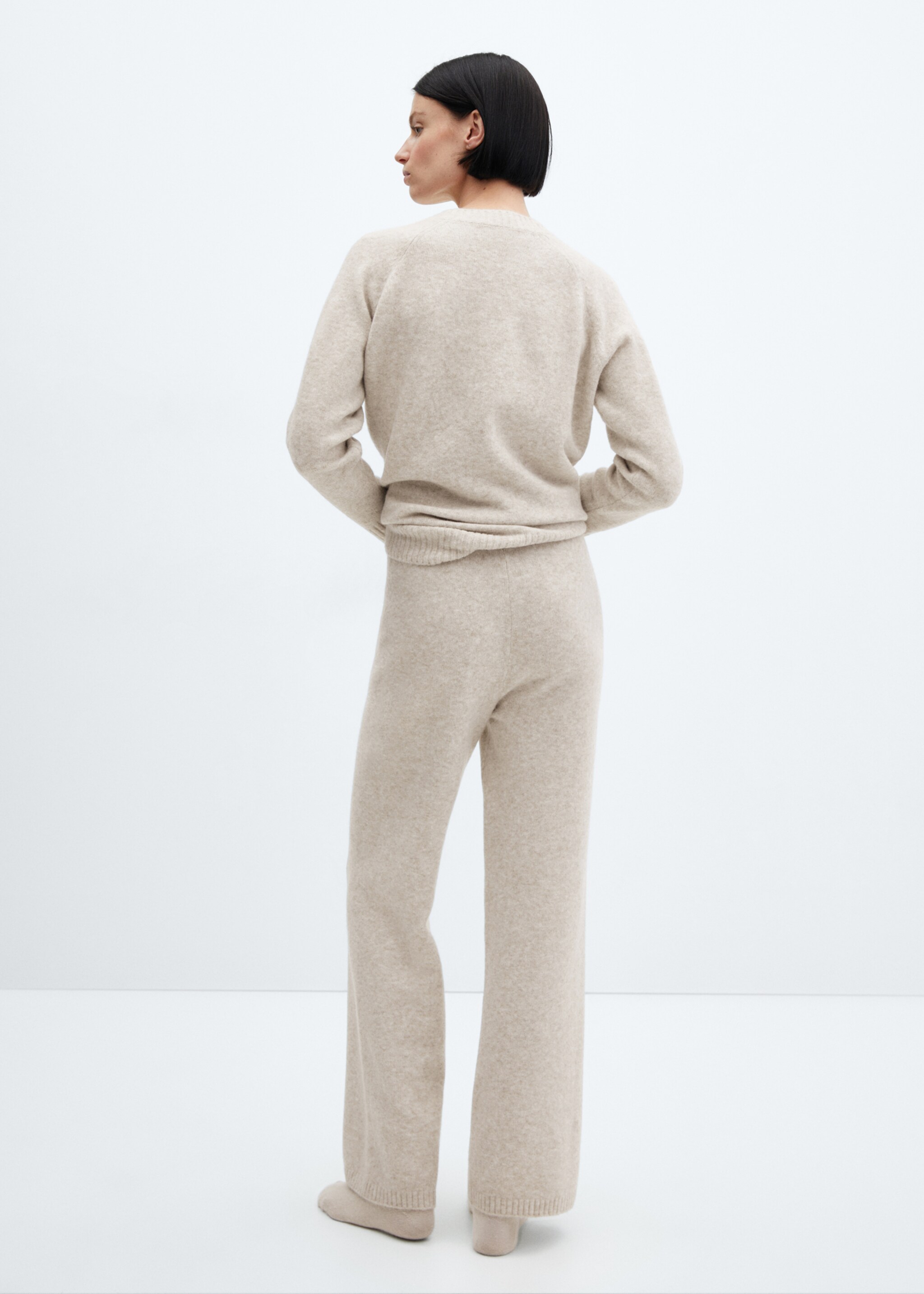 Long knitted trousers - Reverse of the article, Beige. Ref: 27192933-00.