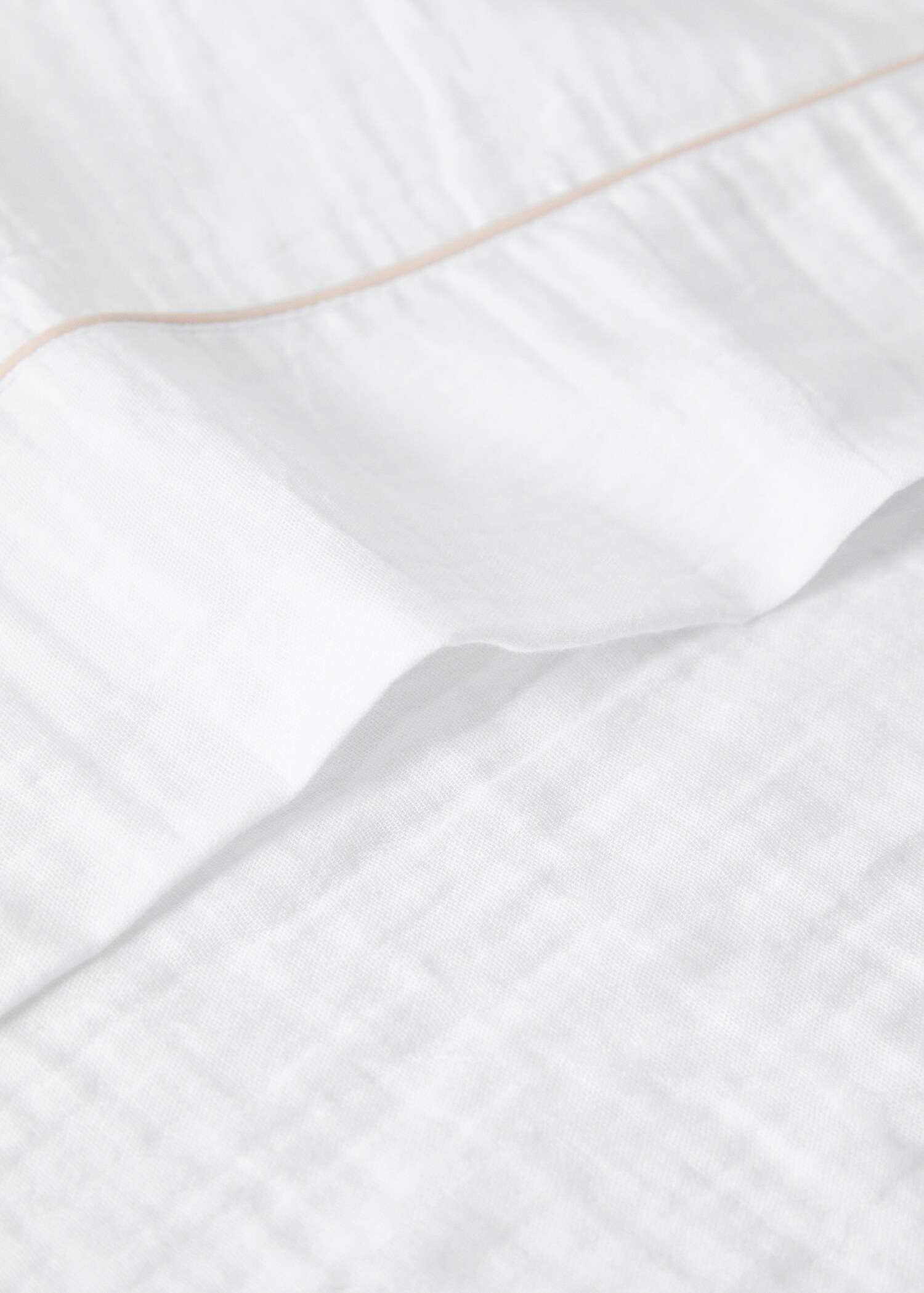 Cotton chiffon top sheet with contrast piping for cot - Details of the article 1