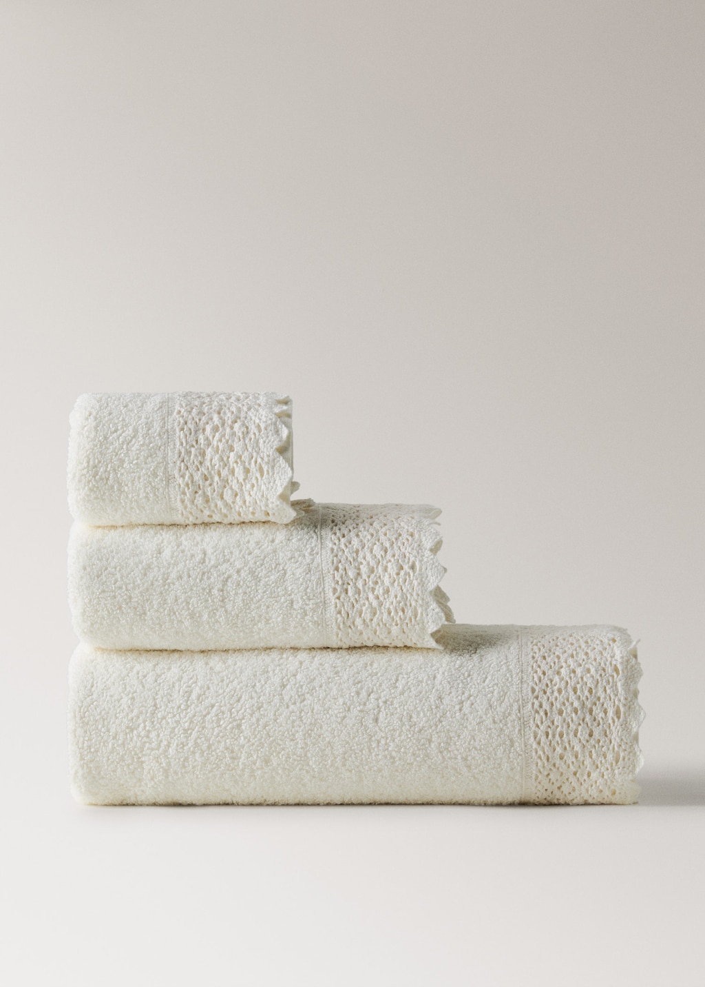 Mango Towel Romantca Ecru In White
