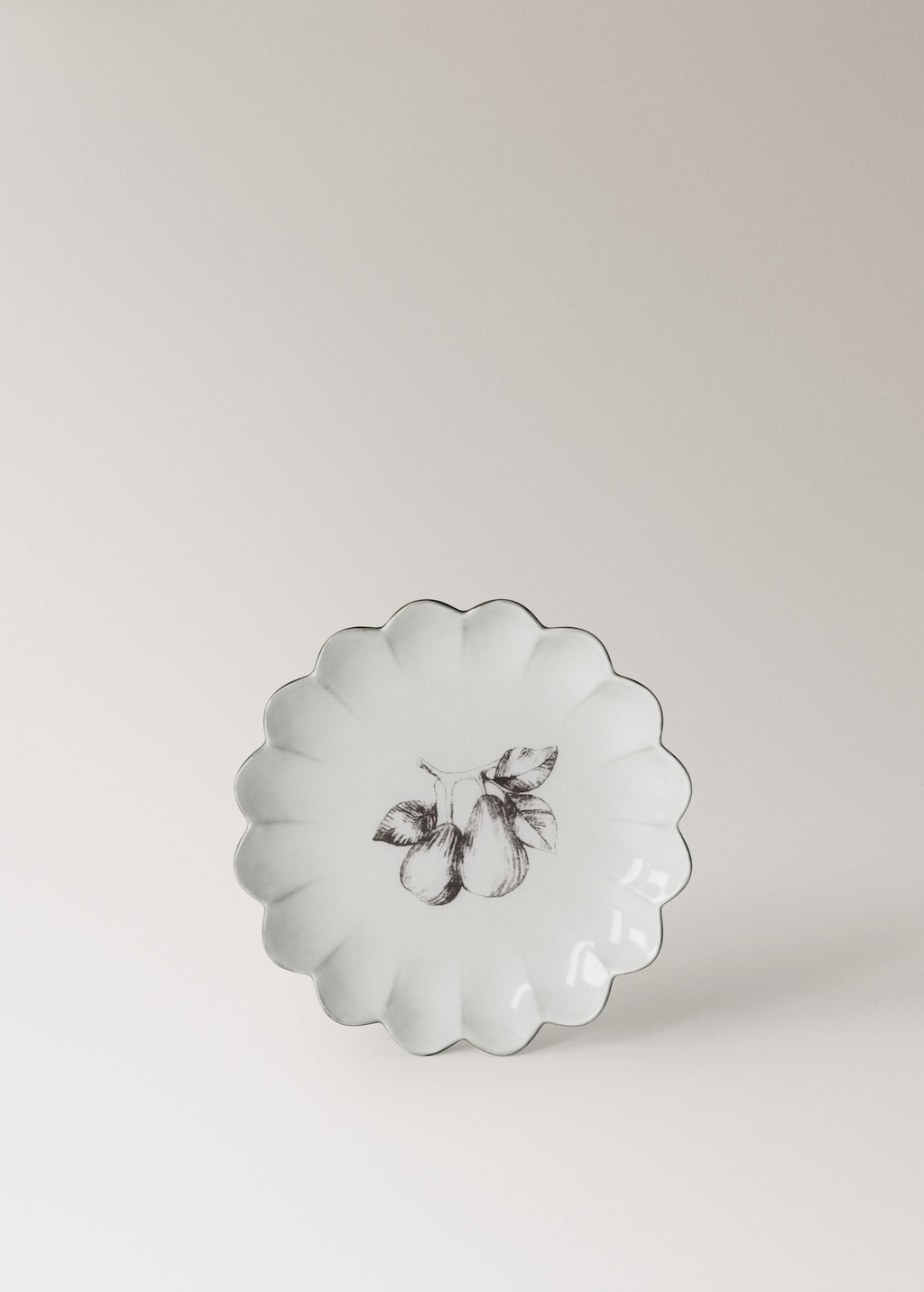Mango Stoneware Dessert Plate With Scalloped Shape Ice Grey In White