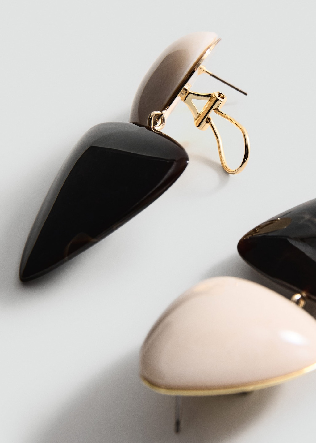 Mango Resin Pendant Earrings Gold