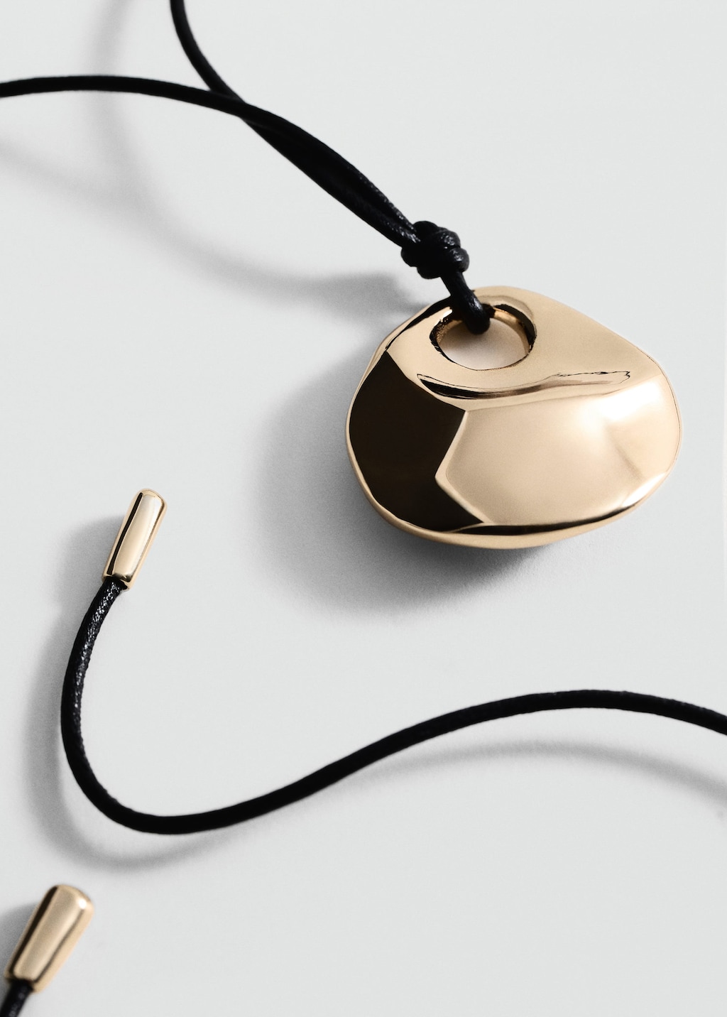 Mango Collier Avec Pendentif Métallique Or - Femme - Taille Unique -  In Black