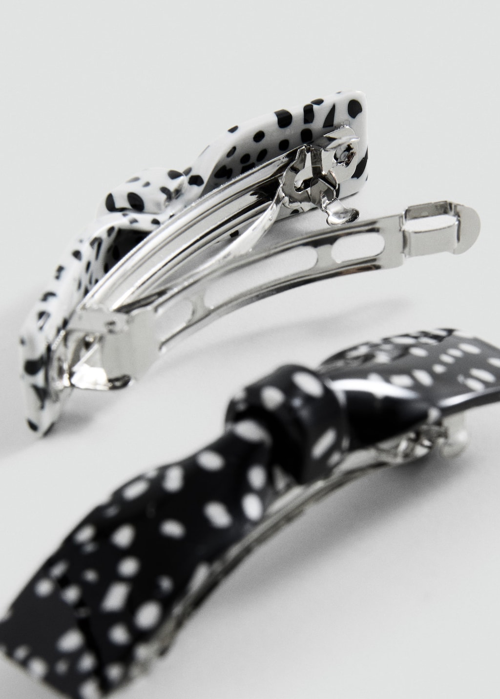 Mango Bow Hairclip Black