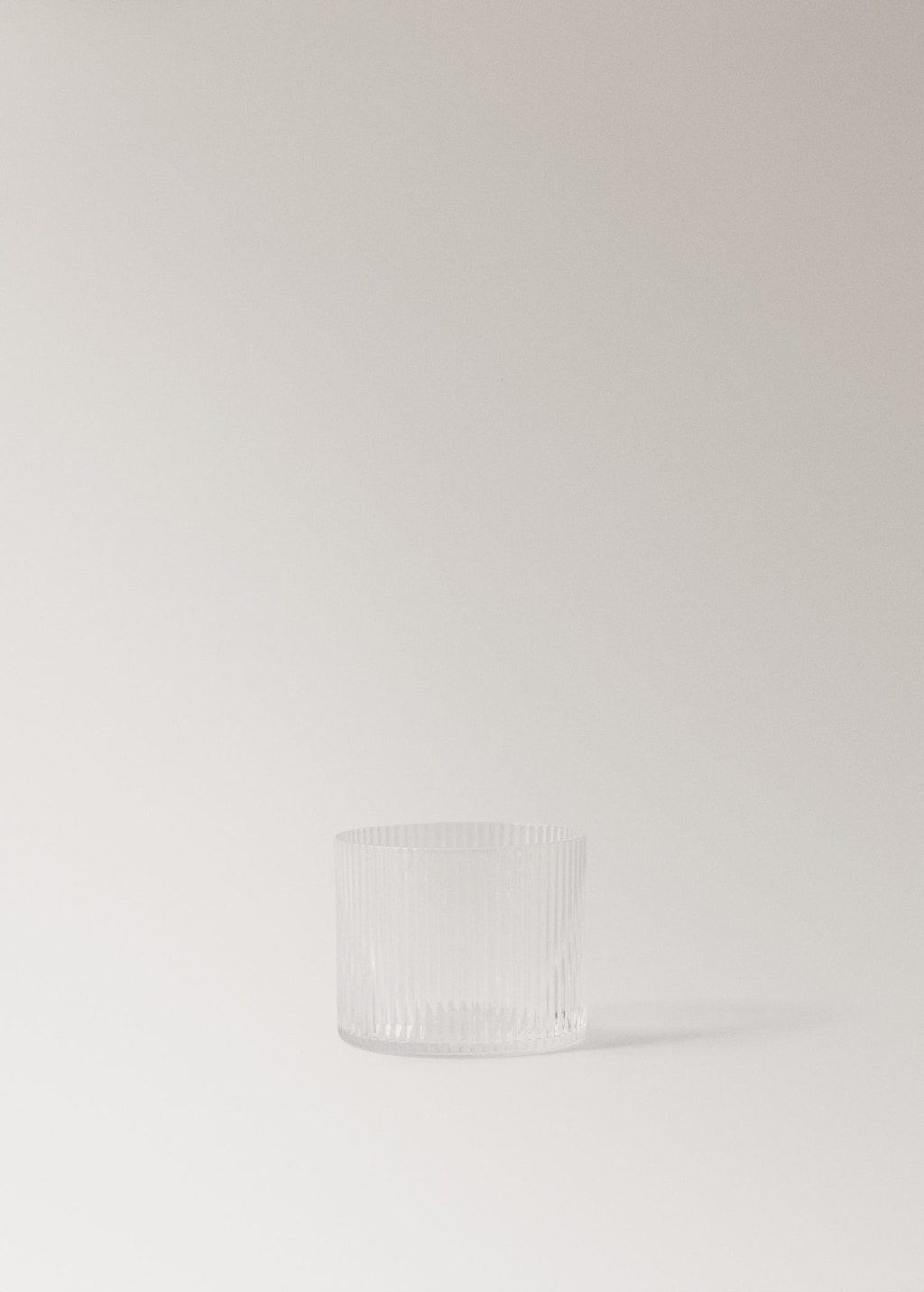 Mango Borosilicate Glass Tumbler With Relief Lines Ice Grey In Transparent