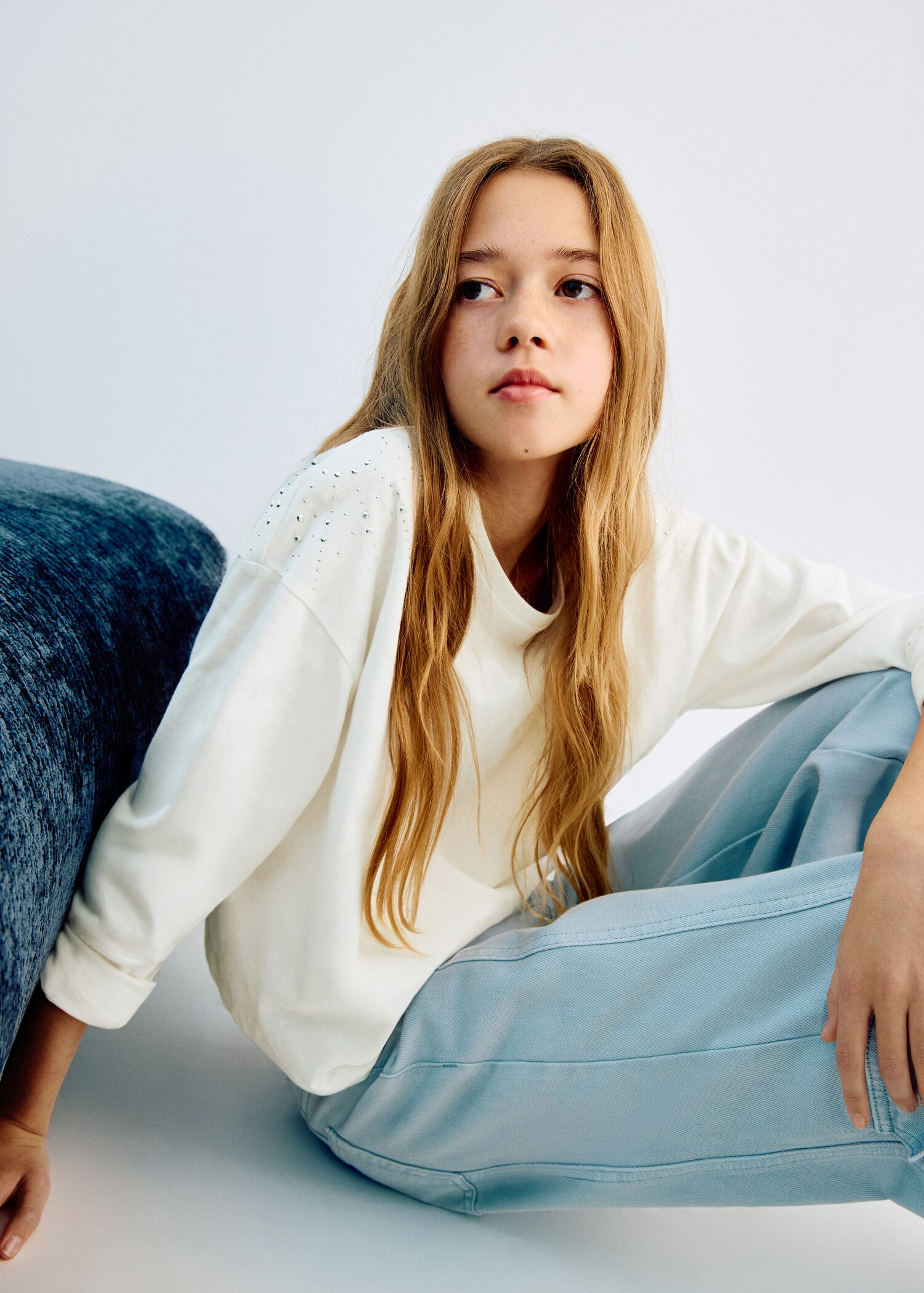 T-shirt met glinsterende strasssteentjes - Overzichtstekening