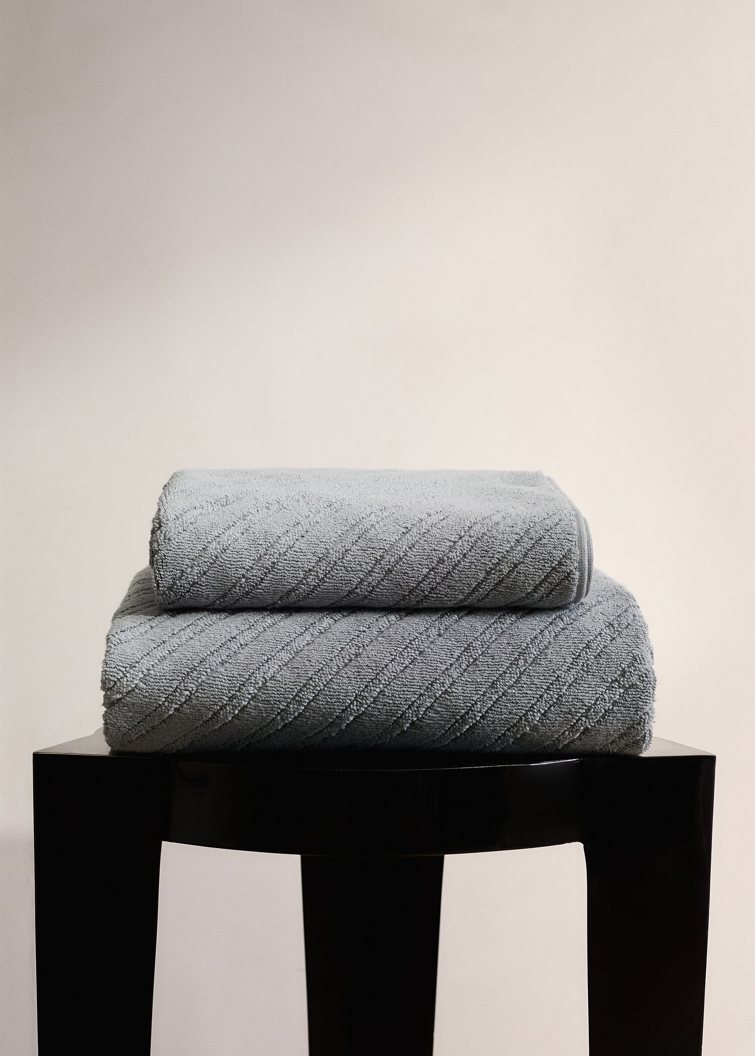 Ručník na umyvadlo s diagonální strukturou z bavlněného froté - Celkový náhled