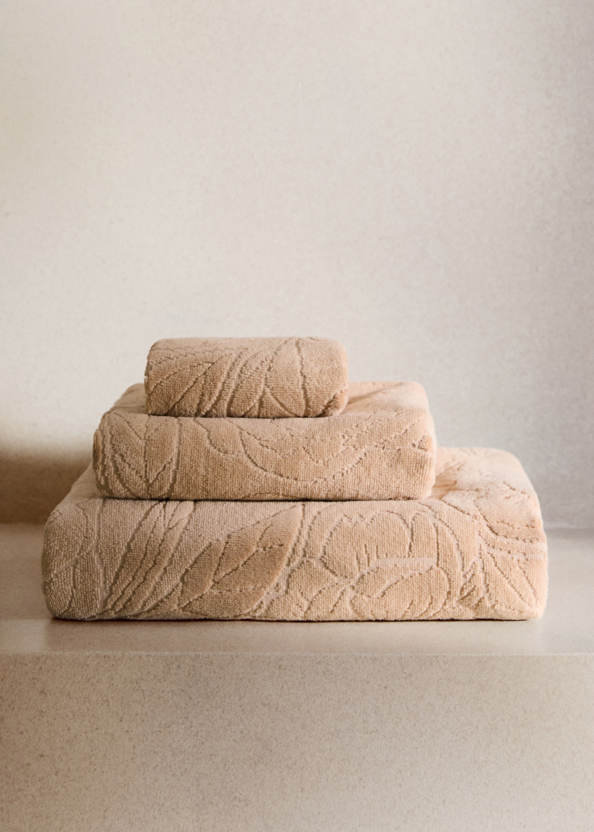 Cotton jacquard washbasin towel with lace trim - General plane, Ochre. Ref: 27001559-00.