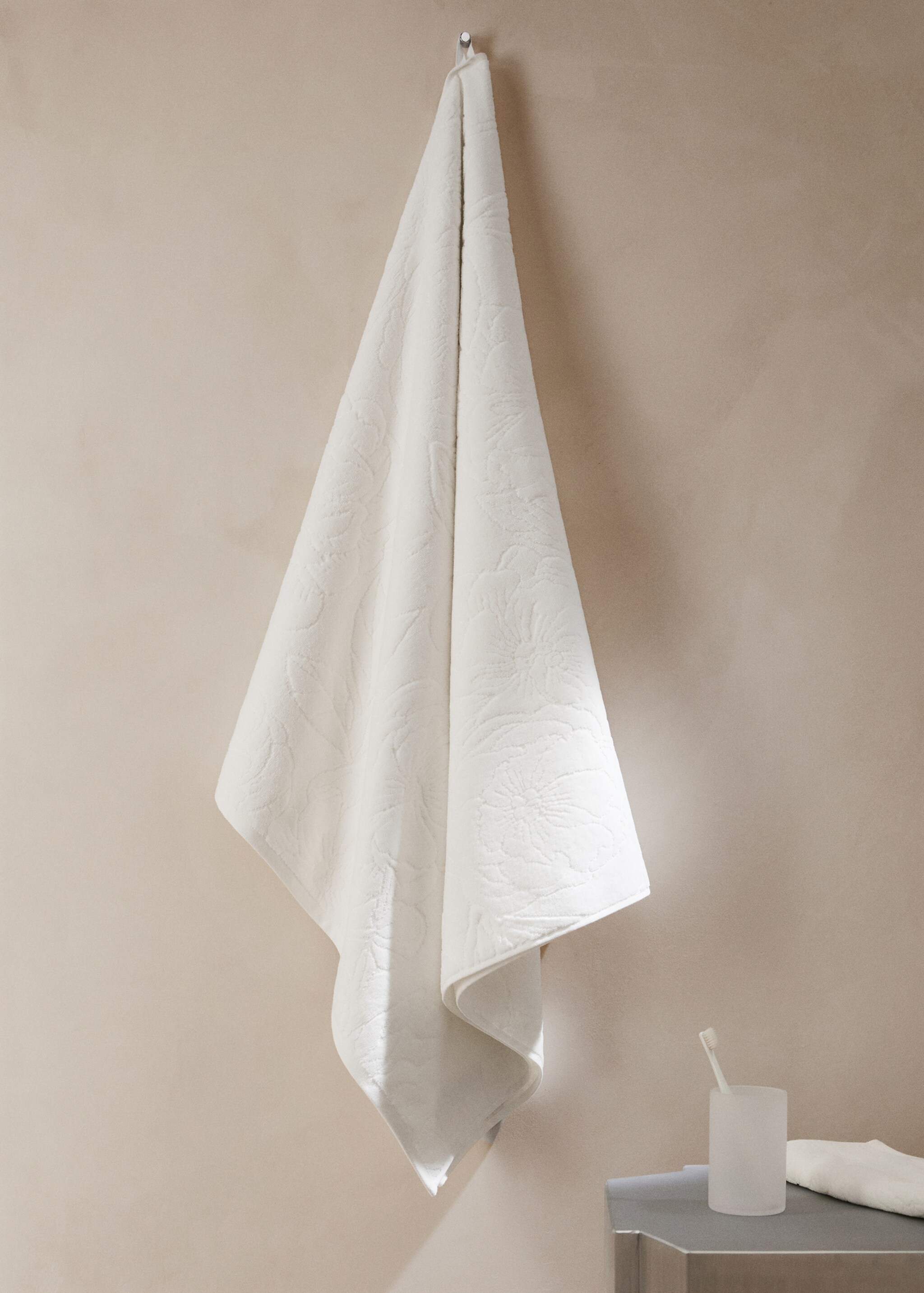 Cotton jacquard bath towel with lace edge - General plane, Off White. Ref: 27001560-00.