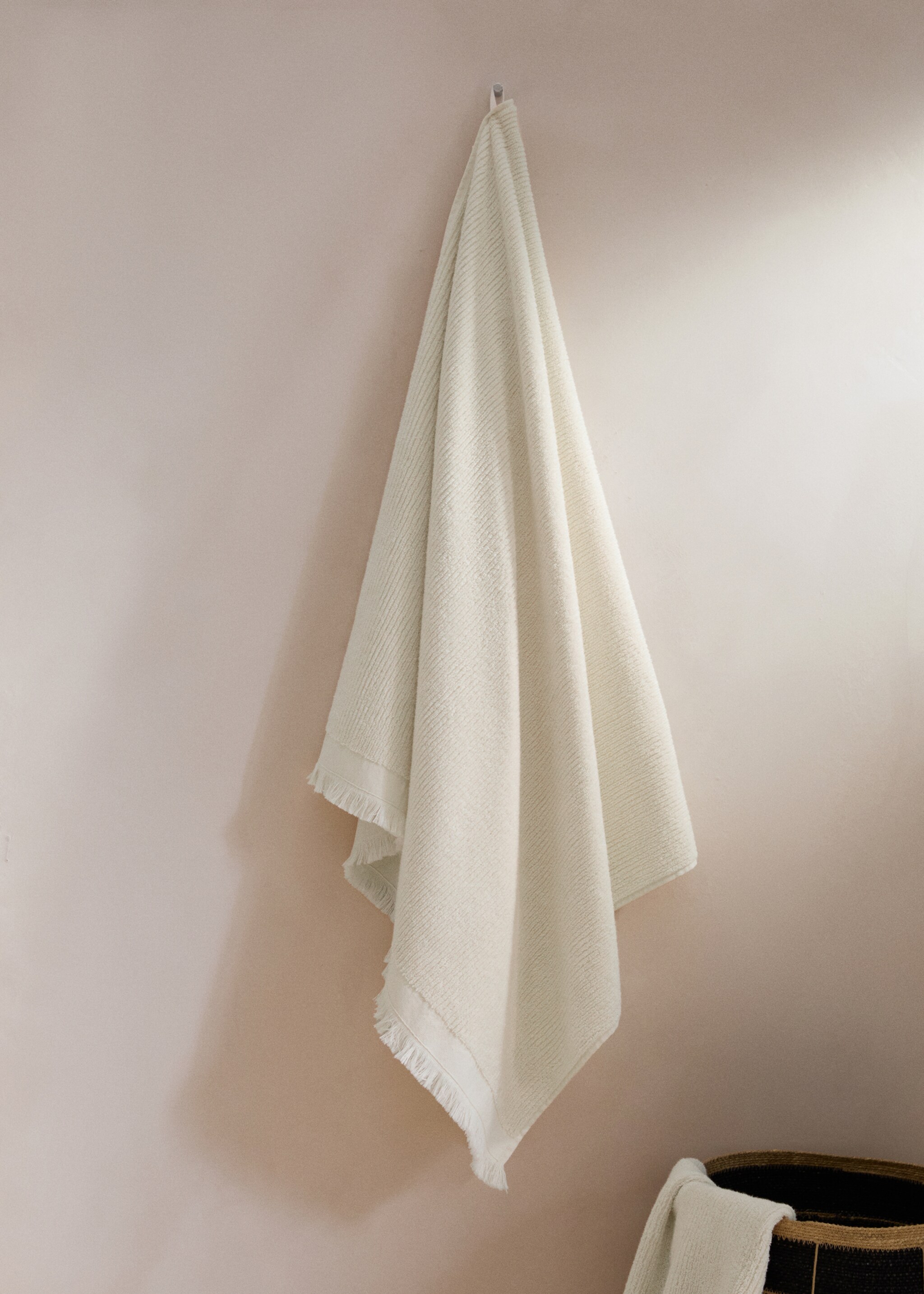 Textured bath towel with fringes - General plane, Ecru. Ref: 27001561-00.