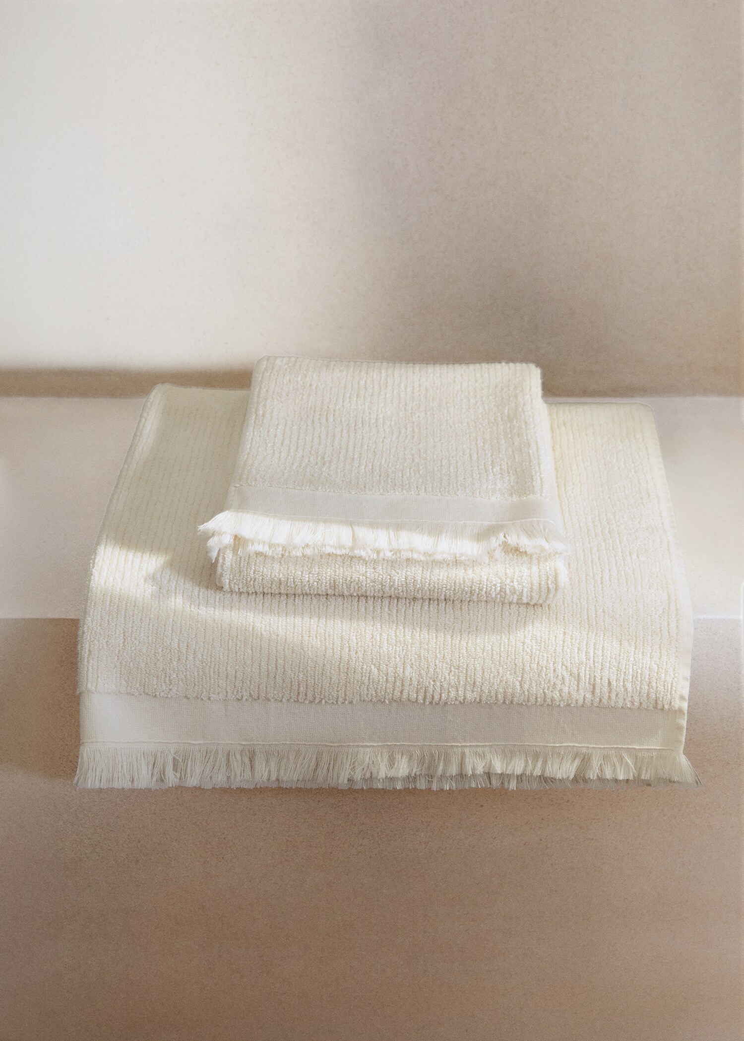 Textured hand towel with fringes - General plane