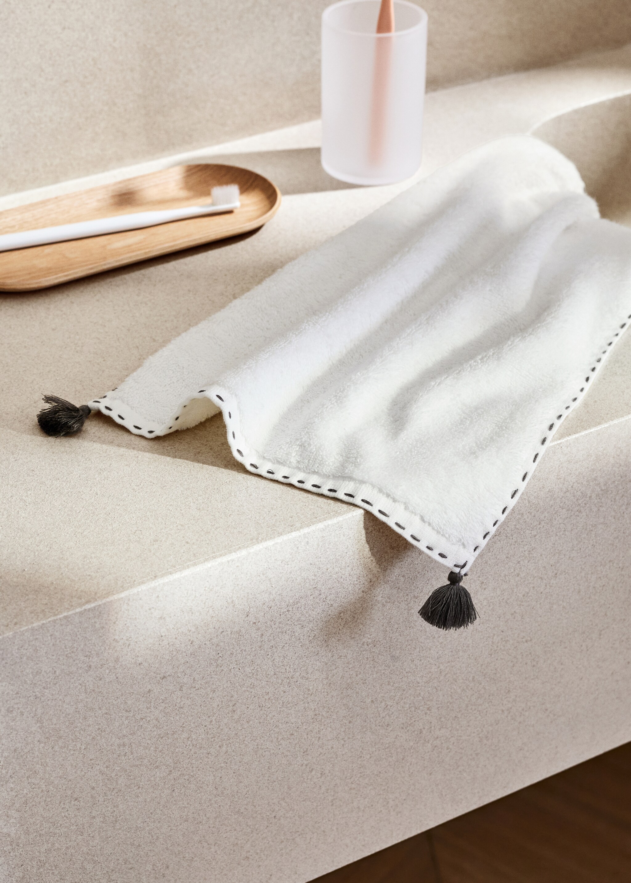 Guest towel with topstitching finish and pompom detail - General plane, Off White. Ref: 27001567-00.