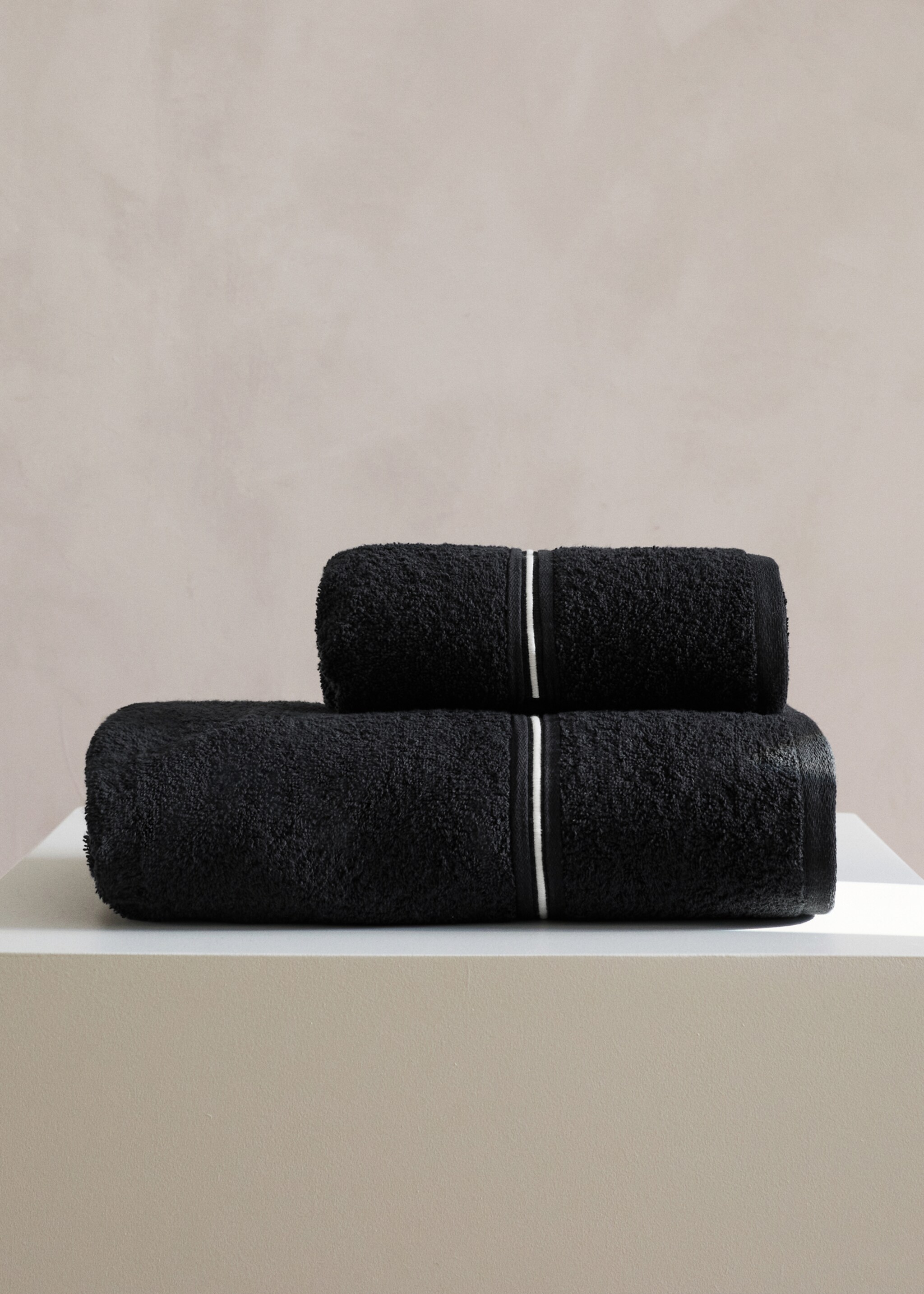 Πετσέτα χεριών βαμβακερή με κεντητό φεστόνι - Γενικό πλάνο, Μαύρο. Ref: 27001572-00.