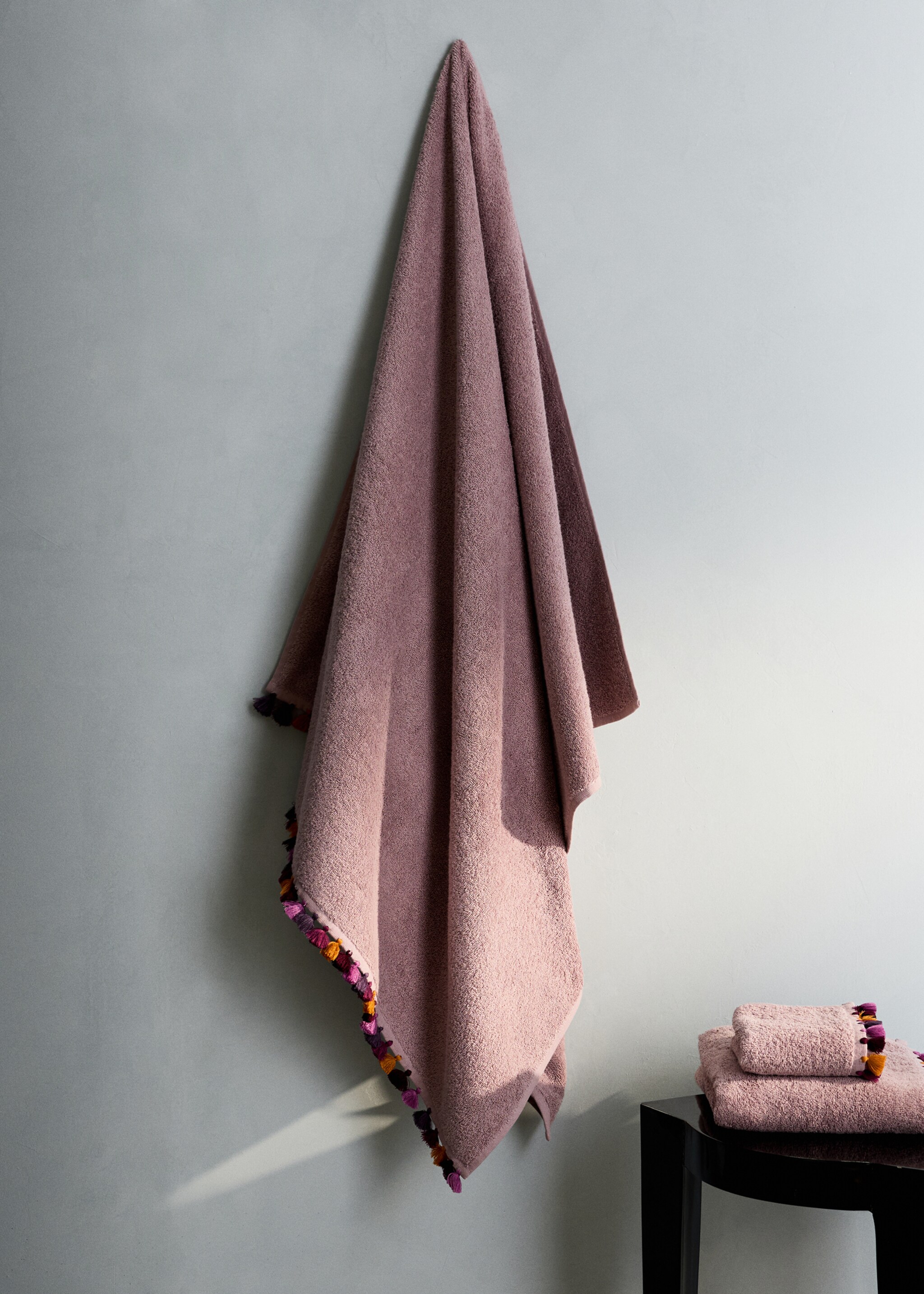 Cotton terry bath towel with pom-pom detail - General plane, Lavender. Ref: 27001576-00.