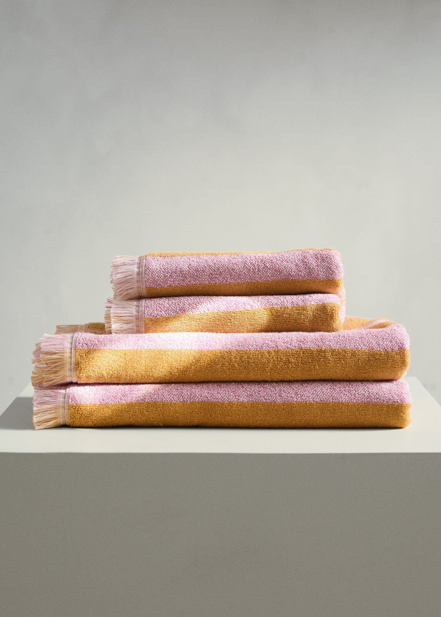 Cotton hand towel with stripes and fringed edges - General plane