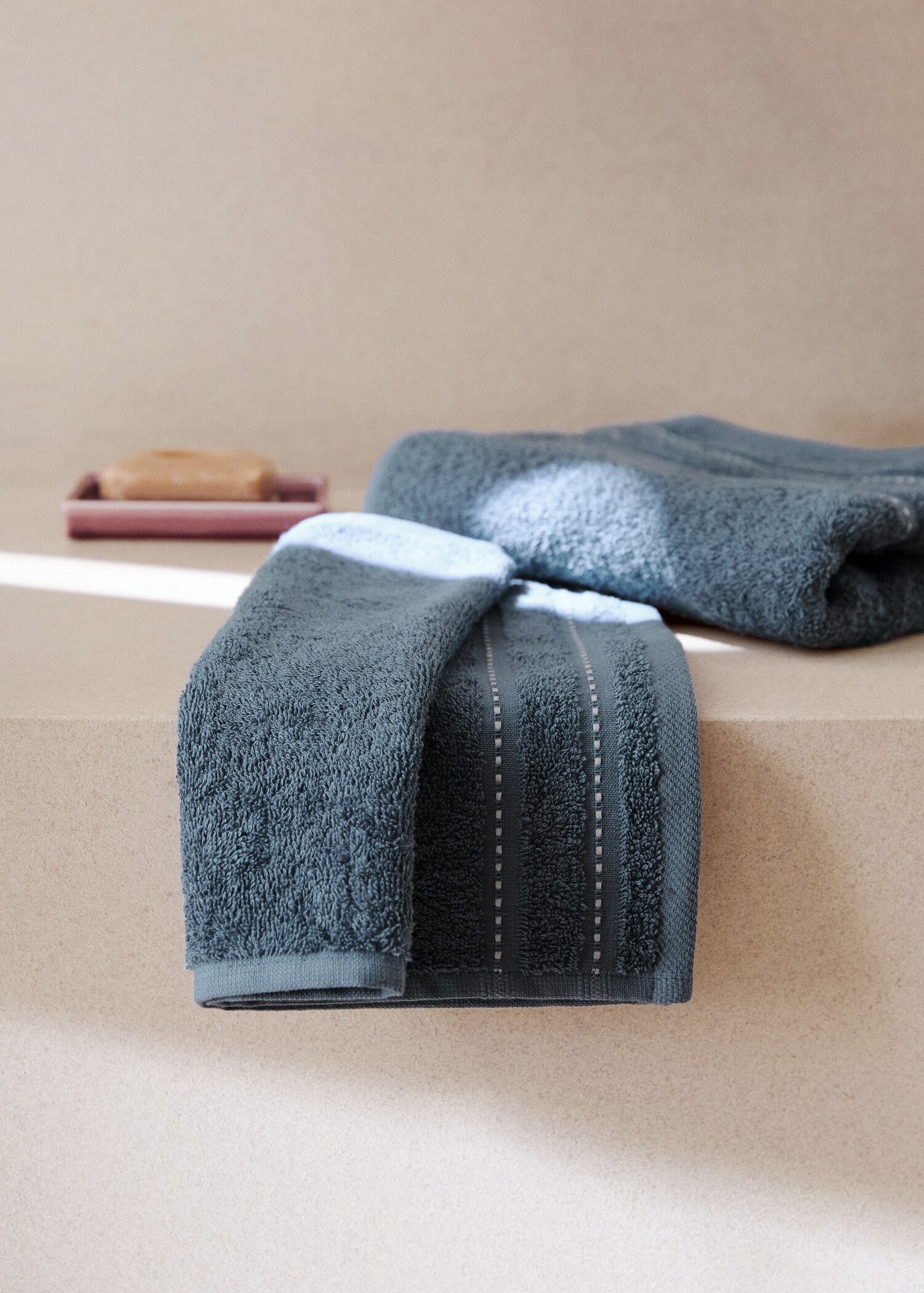 Cotton guest towel with embroidered dots - General plane