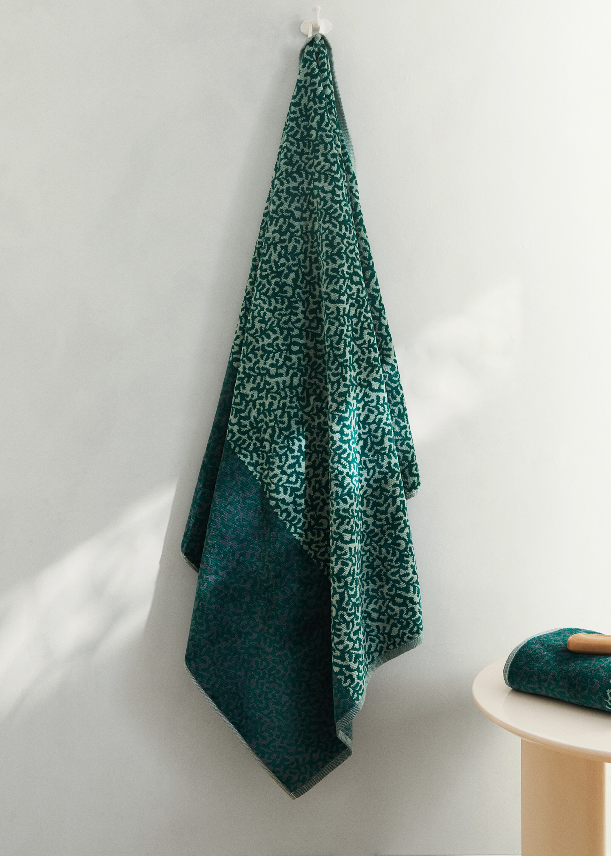 Jacquard cotton terry animal pattern bath towel - General plane, Aqua Green. Ref: 27001584-00.