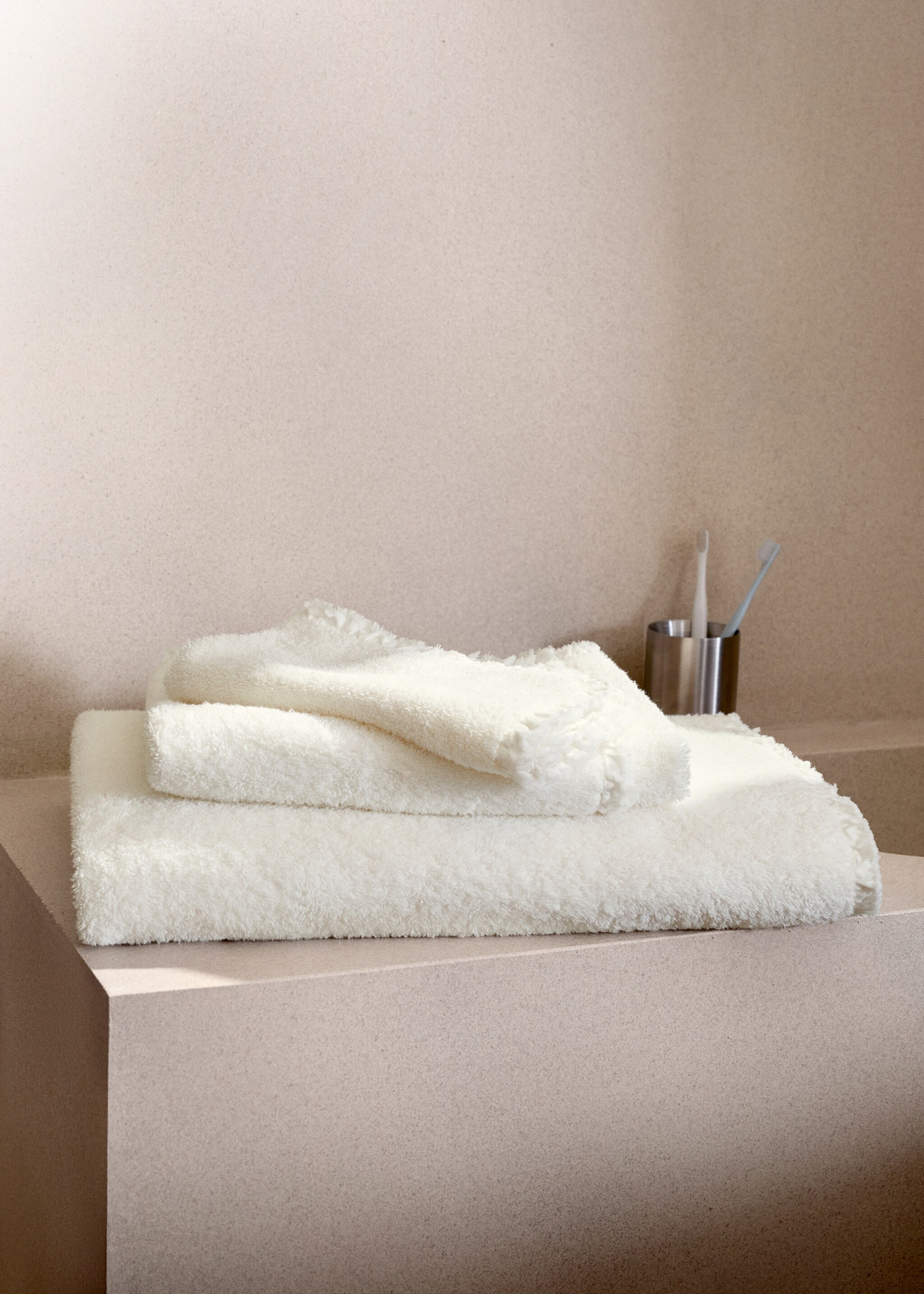 Frayed edge cotton terry hand towel with frill trim - General plane, Ecru. Ref: 27001600-00.