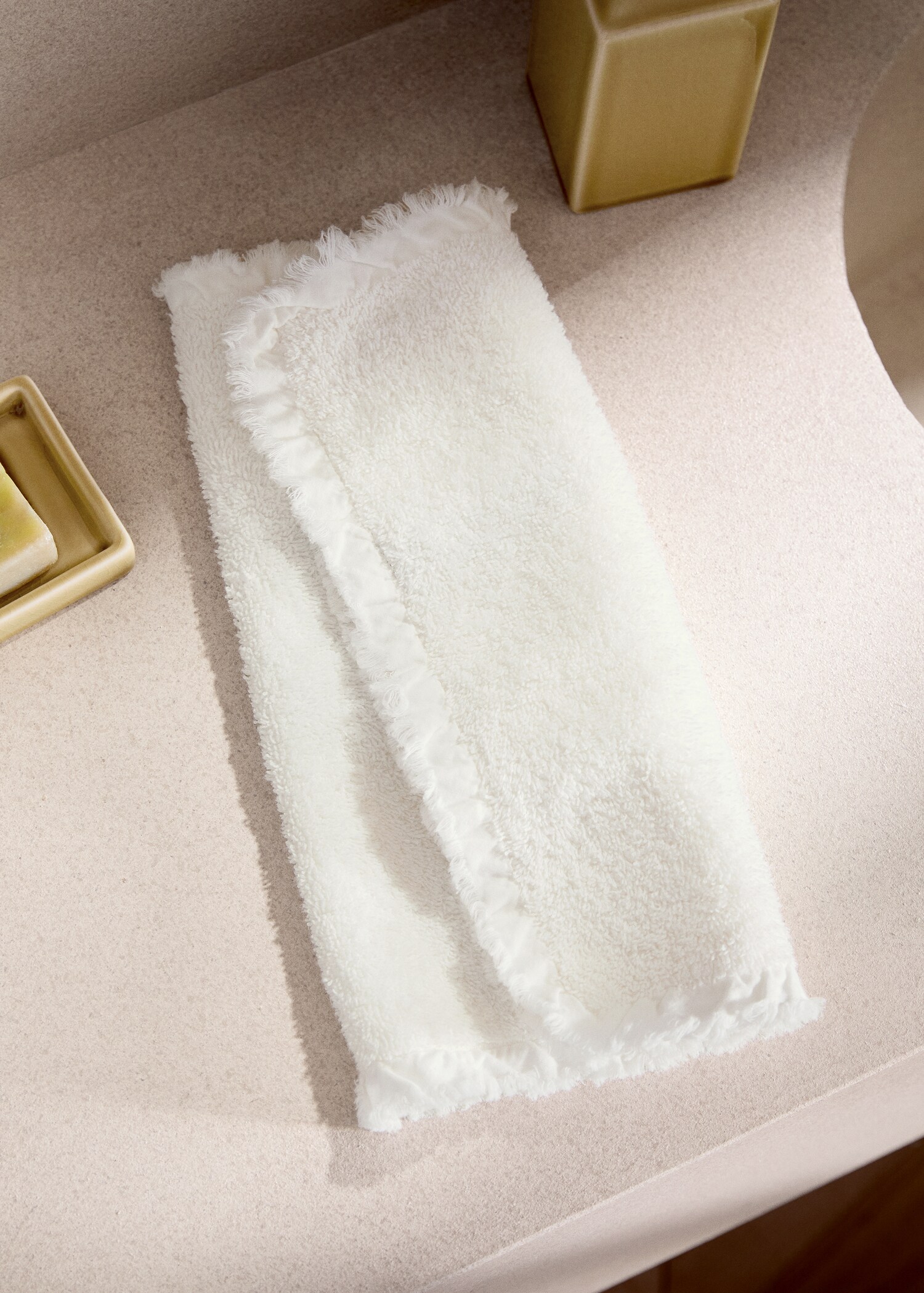 Cotton terry guest towel with frayed edge and ruffle - General plane