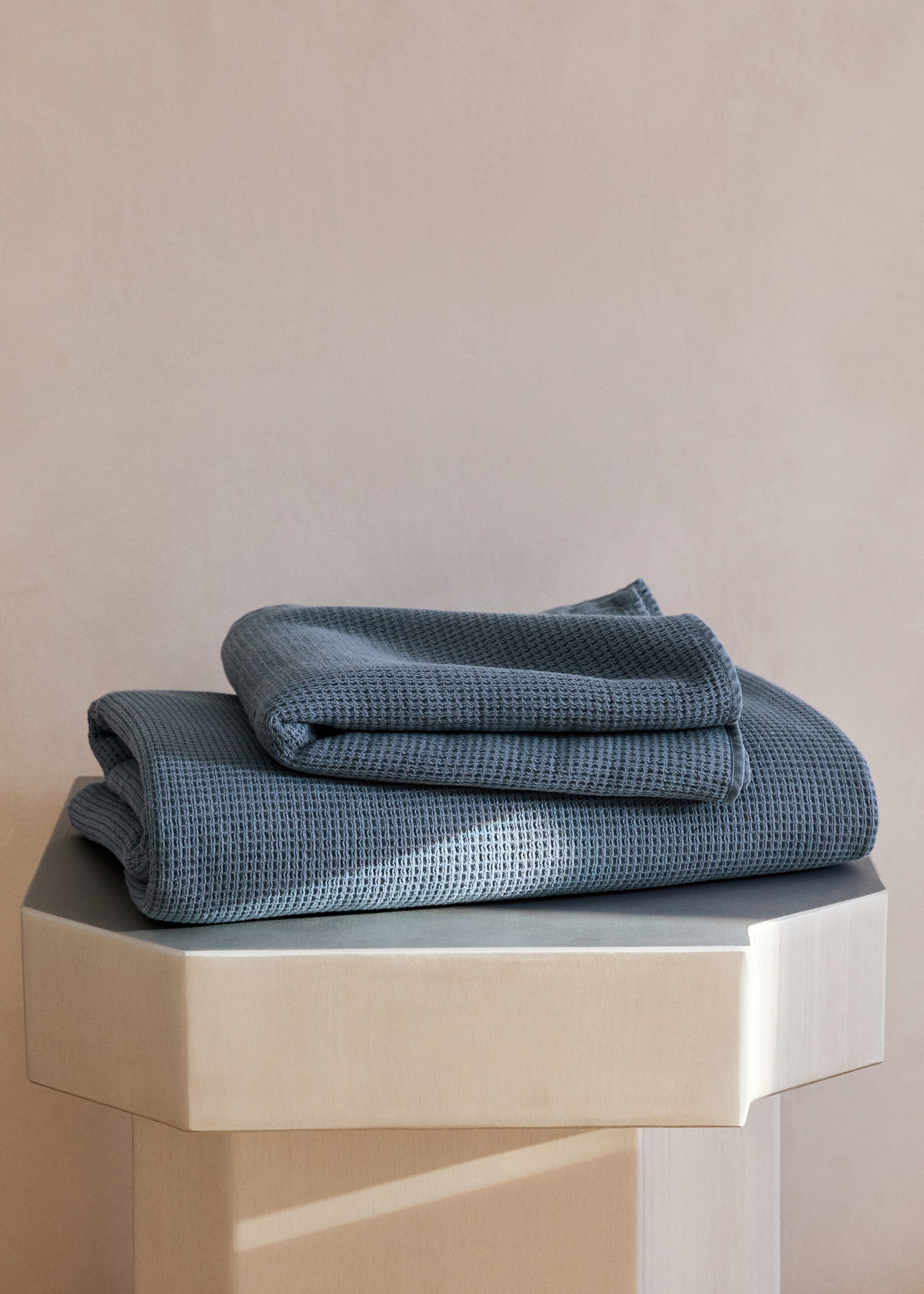 Serviette toilette en coton réversible - Plan général, Bleu indigo. Ref: 27001603-00.