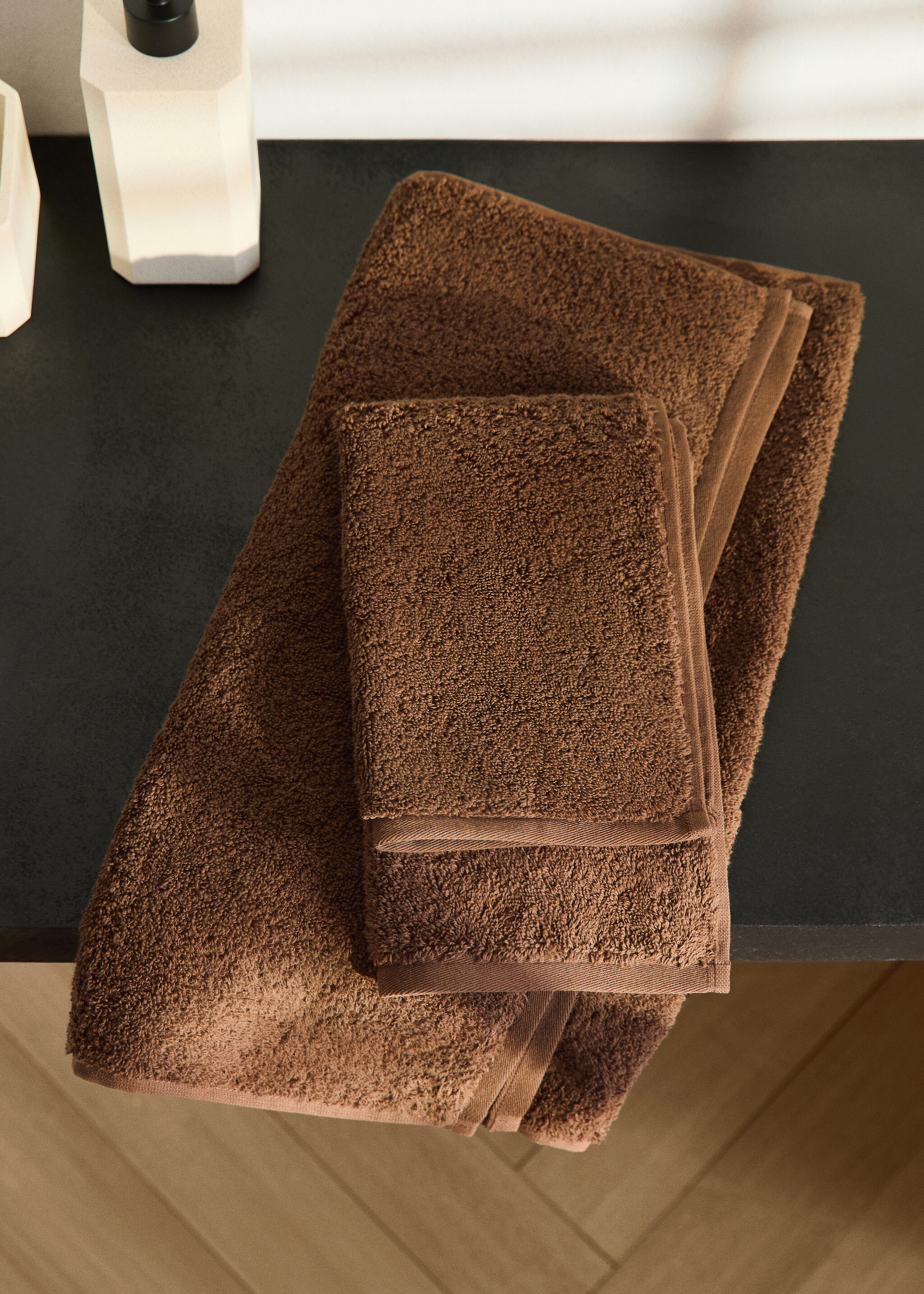 Soft cotton washbasin towel - General plane