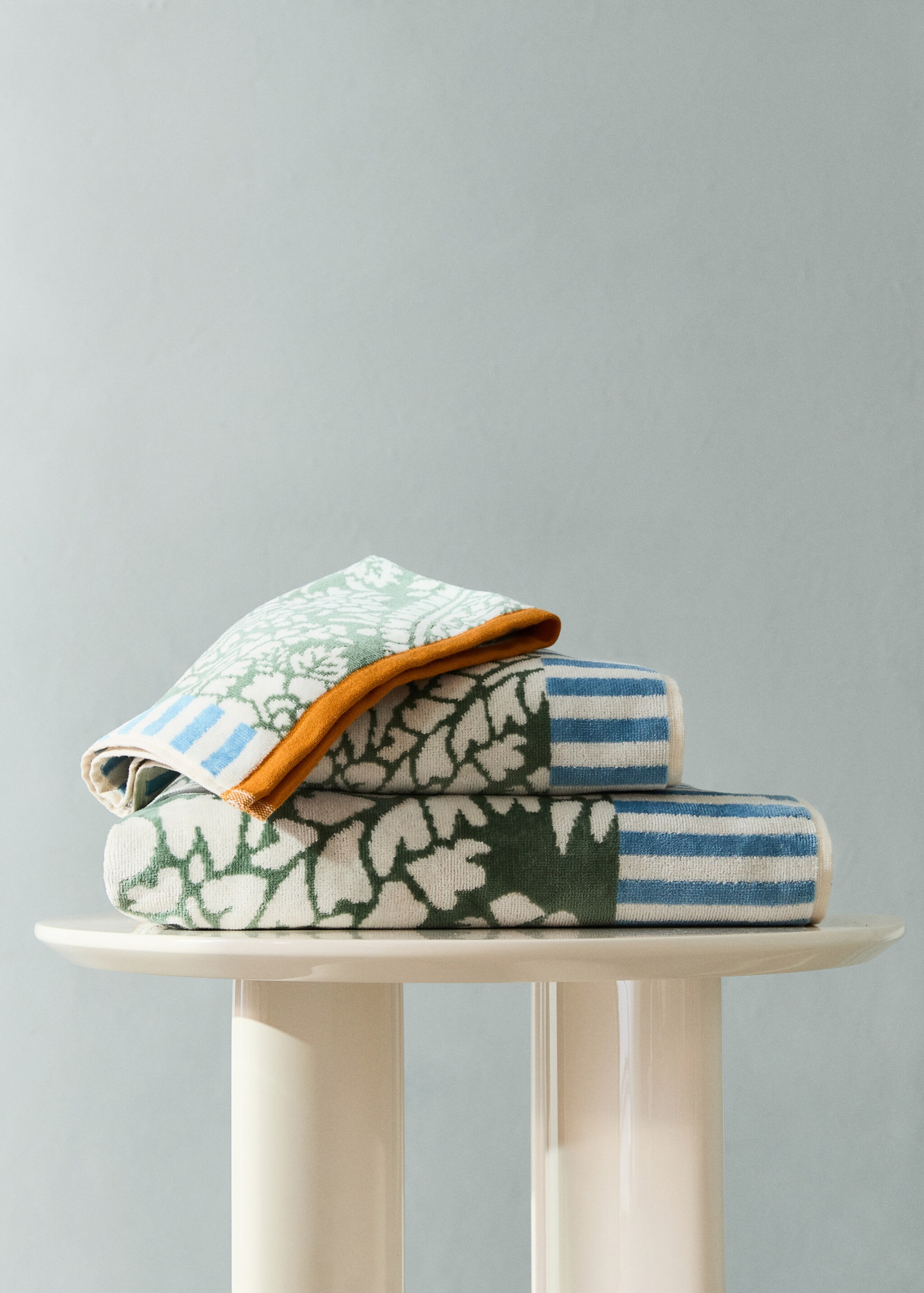 Multicoloured jacquard cotton terry bathroom towel - General plane, Emerald Green. Ref: 27001611-00.