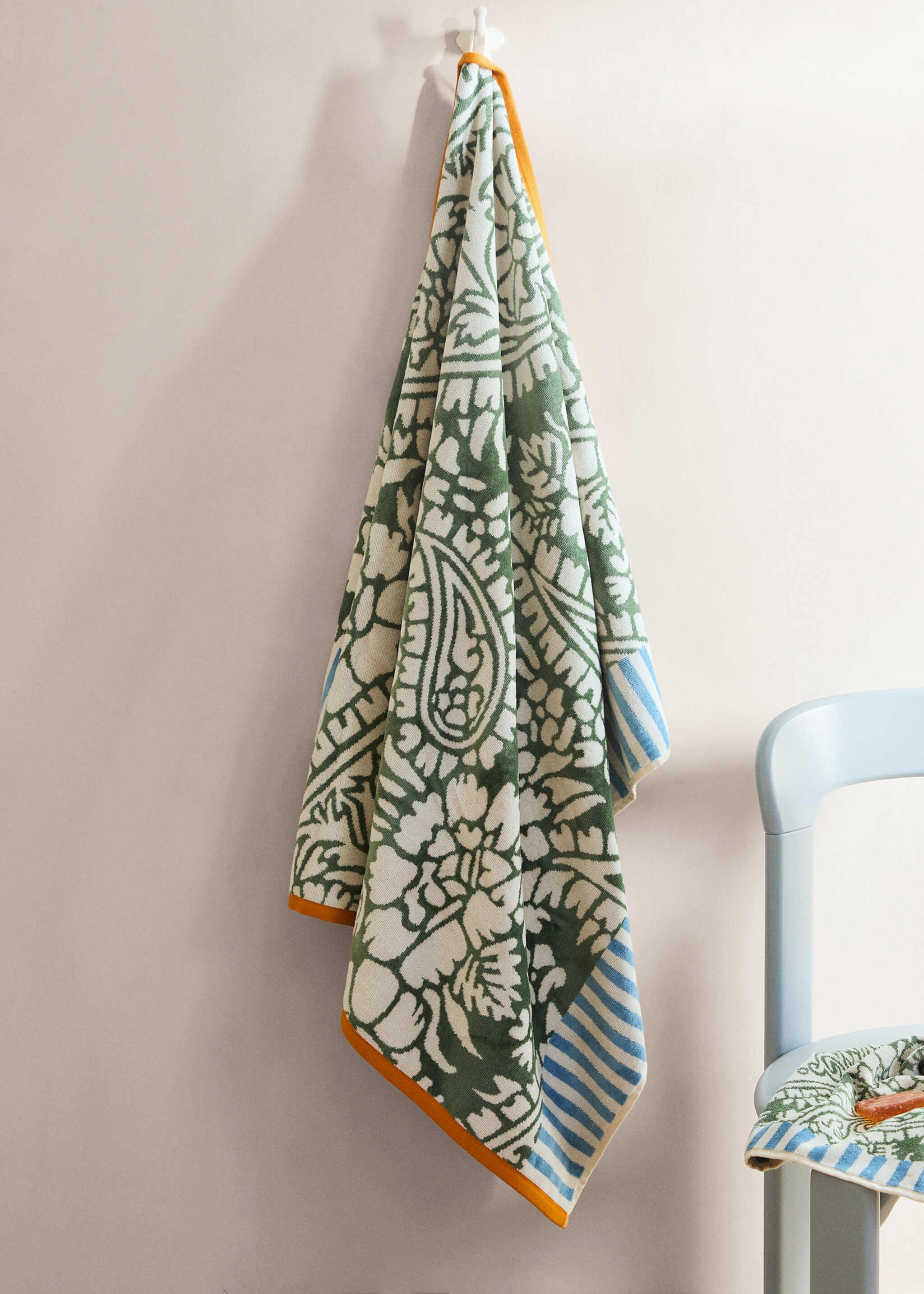 Multicoloured jacquard cotton terry bath towel - General plane, Emerald Green. Ref: 27001612-00.