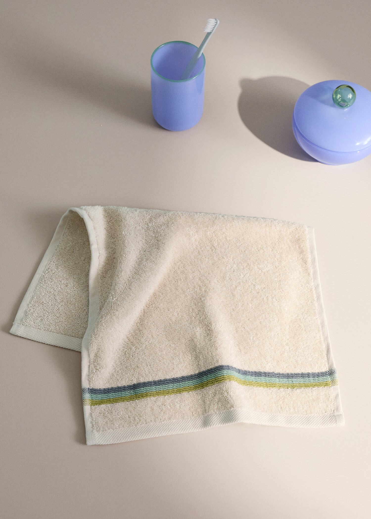 Hand towel with striped trim - General plane
