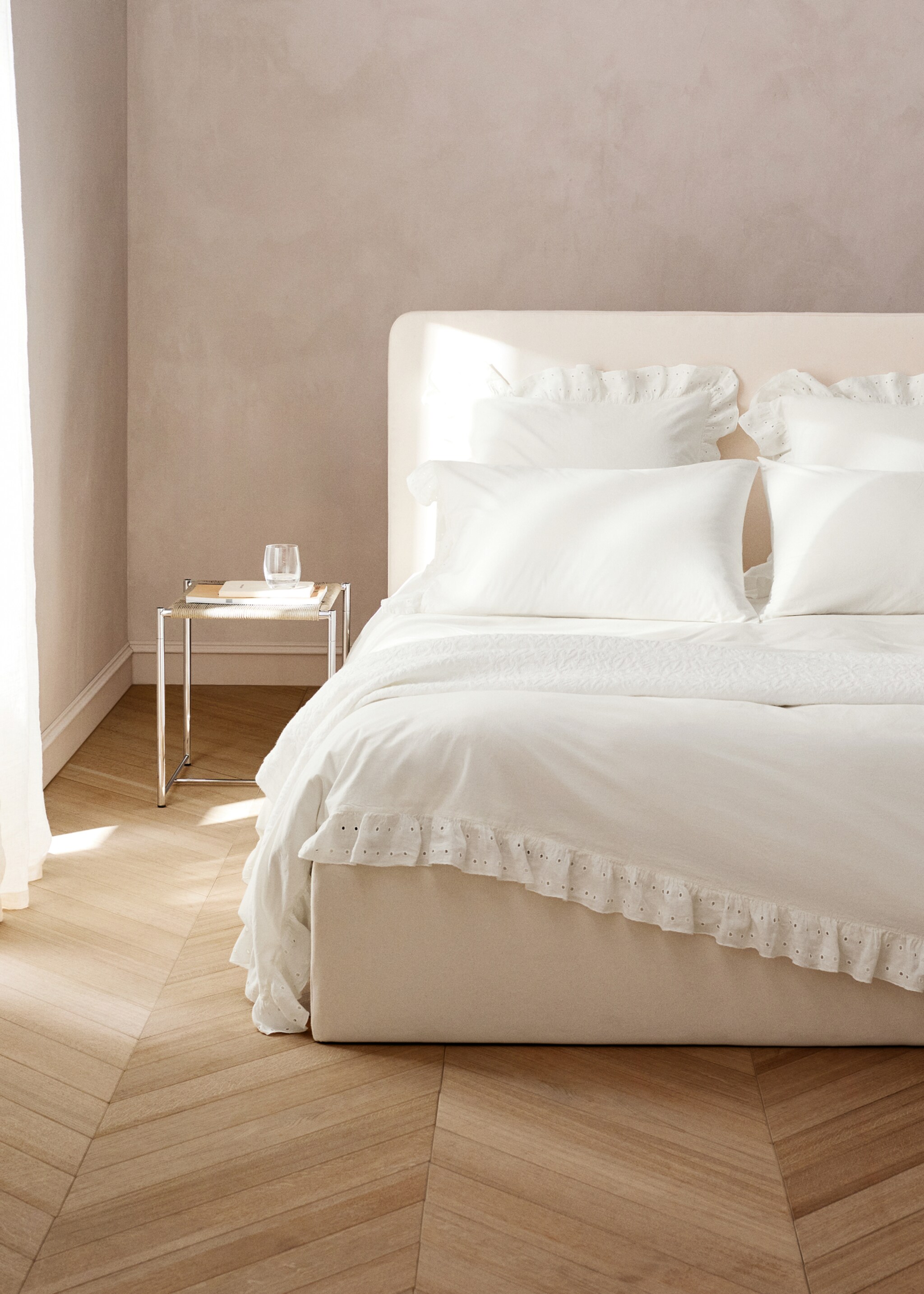 Cotton garment-dyed duvet cover with linen ruffle for 180/200 cm bed - General plane, Off White. Ref: 27002939-00.