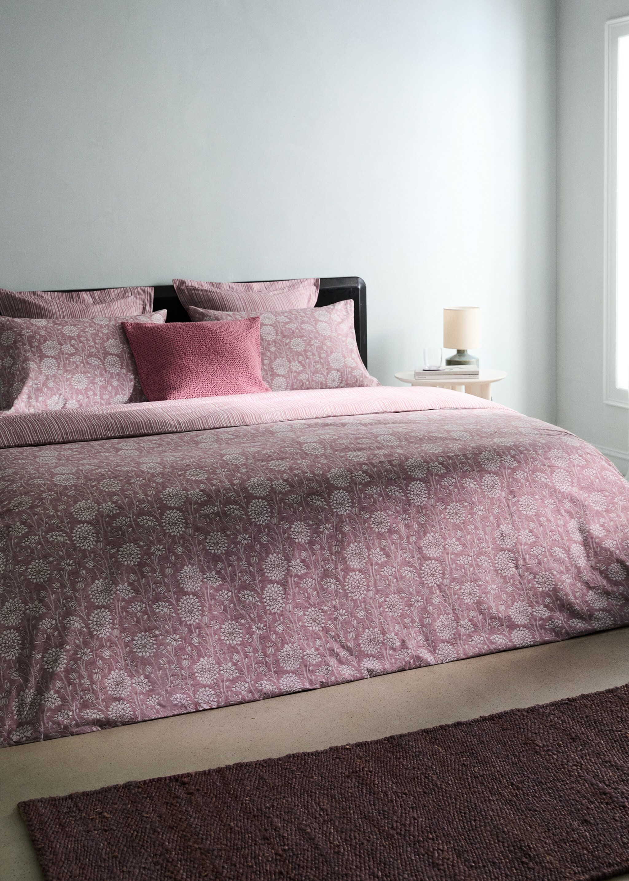 Reversible cotton percale duvet cover with stripes and flowers for a 150/160 cm bed - General plane, Pale Pink. Ref: 27002972-00.