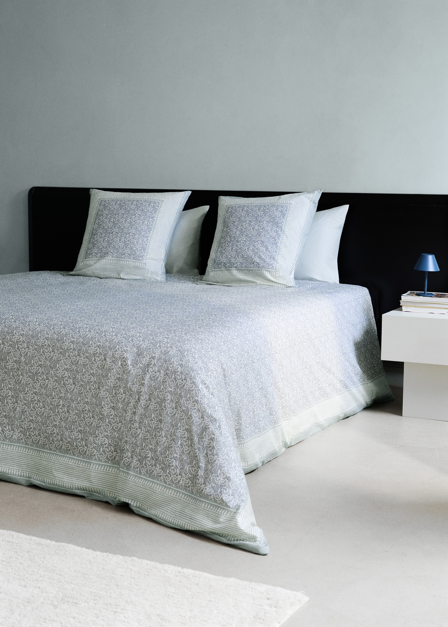 Bettbezug aus Perkal mit dekorativem Blumenmuster und gestreifter Bordüre, Bett 90 cm - Allgemeine Ansicht