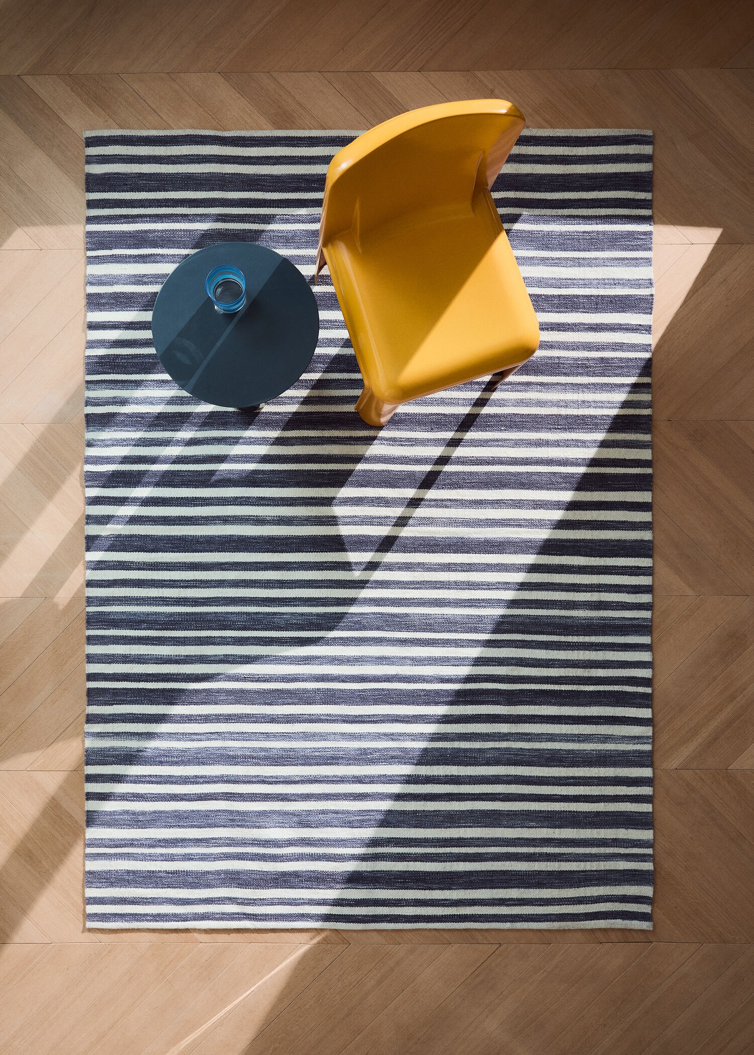 Large striped wool carpet - General plane