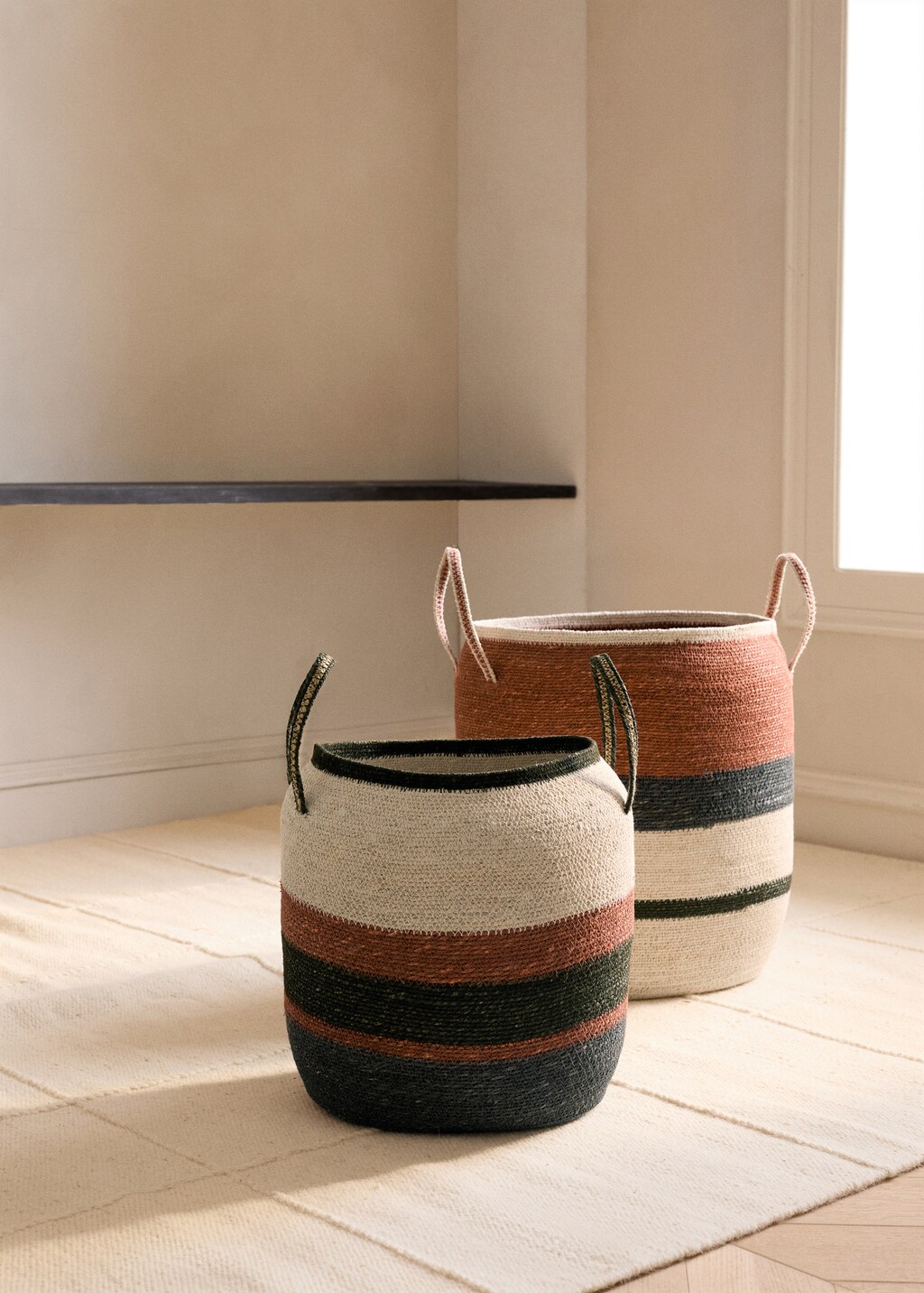 Petit panier ovale avec anses rayées - Home | MANGO France métropolitaine