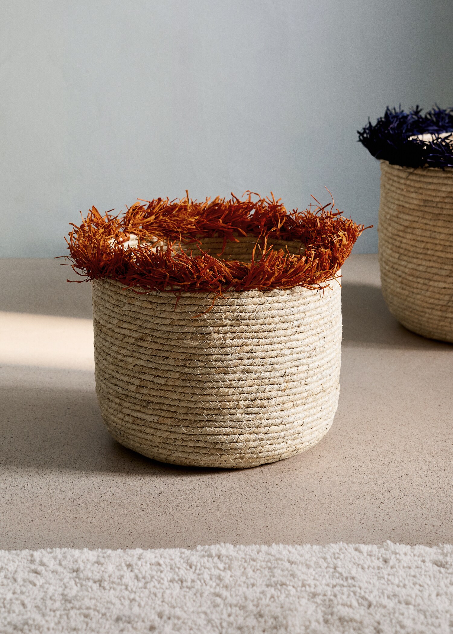 Malý košík s detaily třásní - Celkový náhled