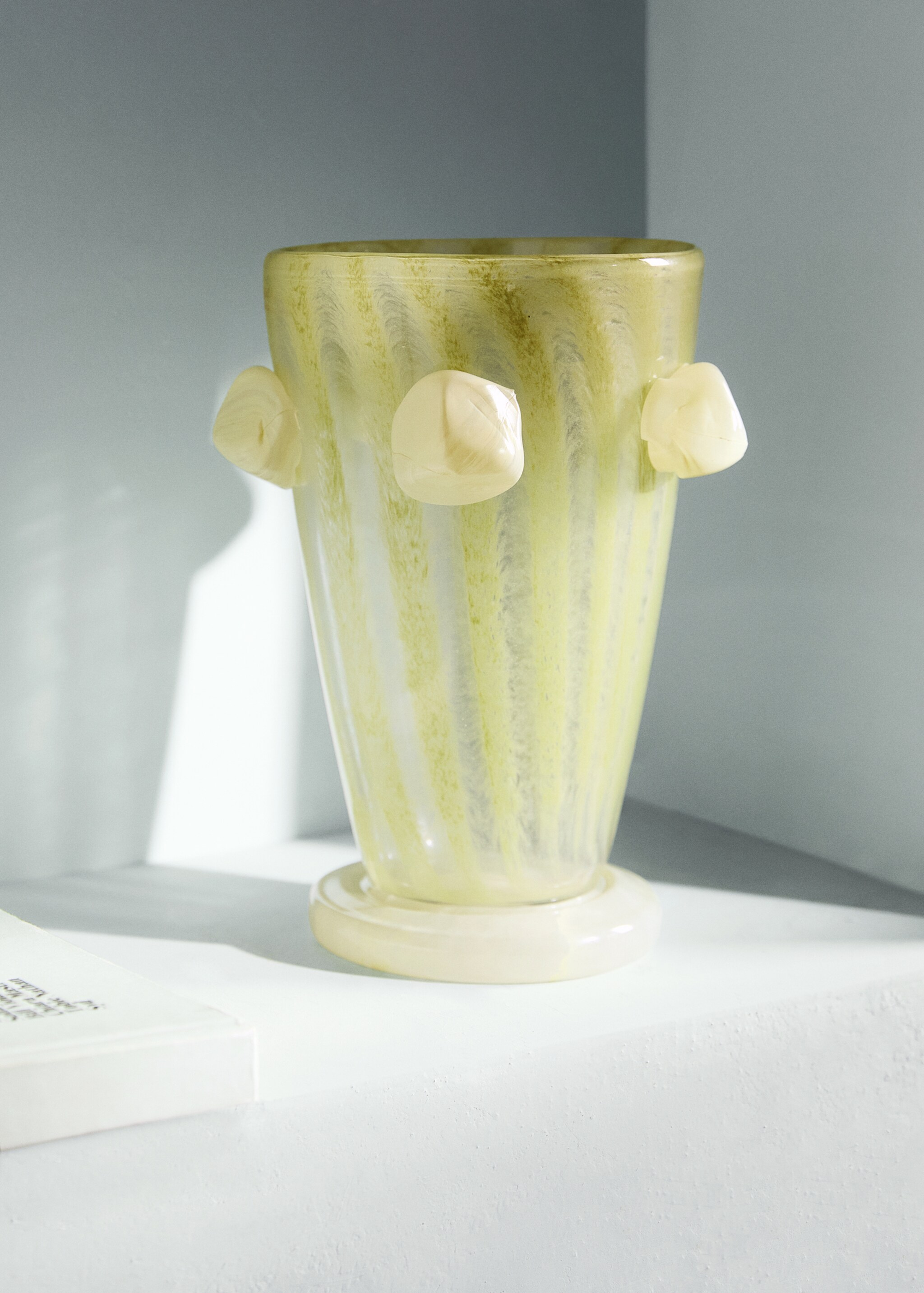 Blown glass vase, coloured - General plane, Pastel Green. Ref: 27003311-00.