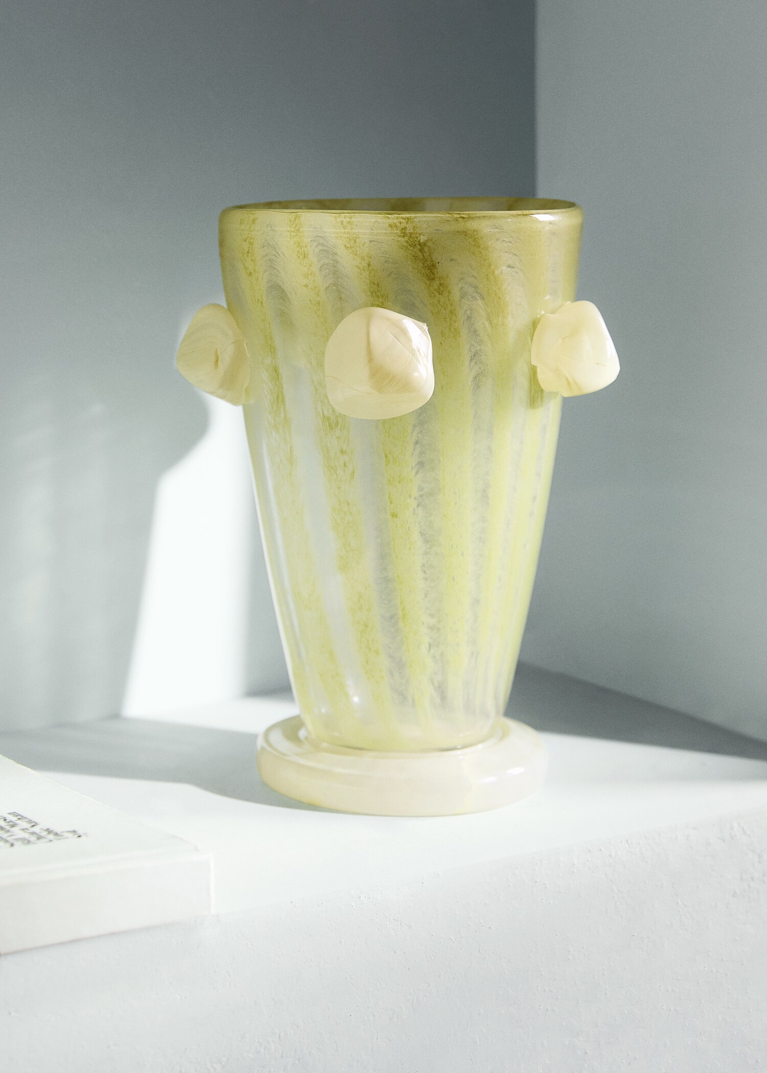 Blown glass vase, coloured - General plane