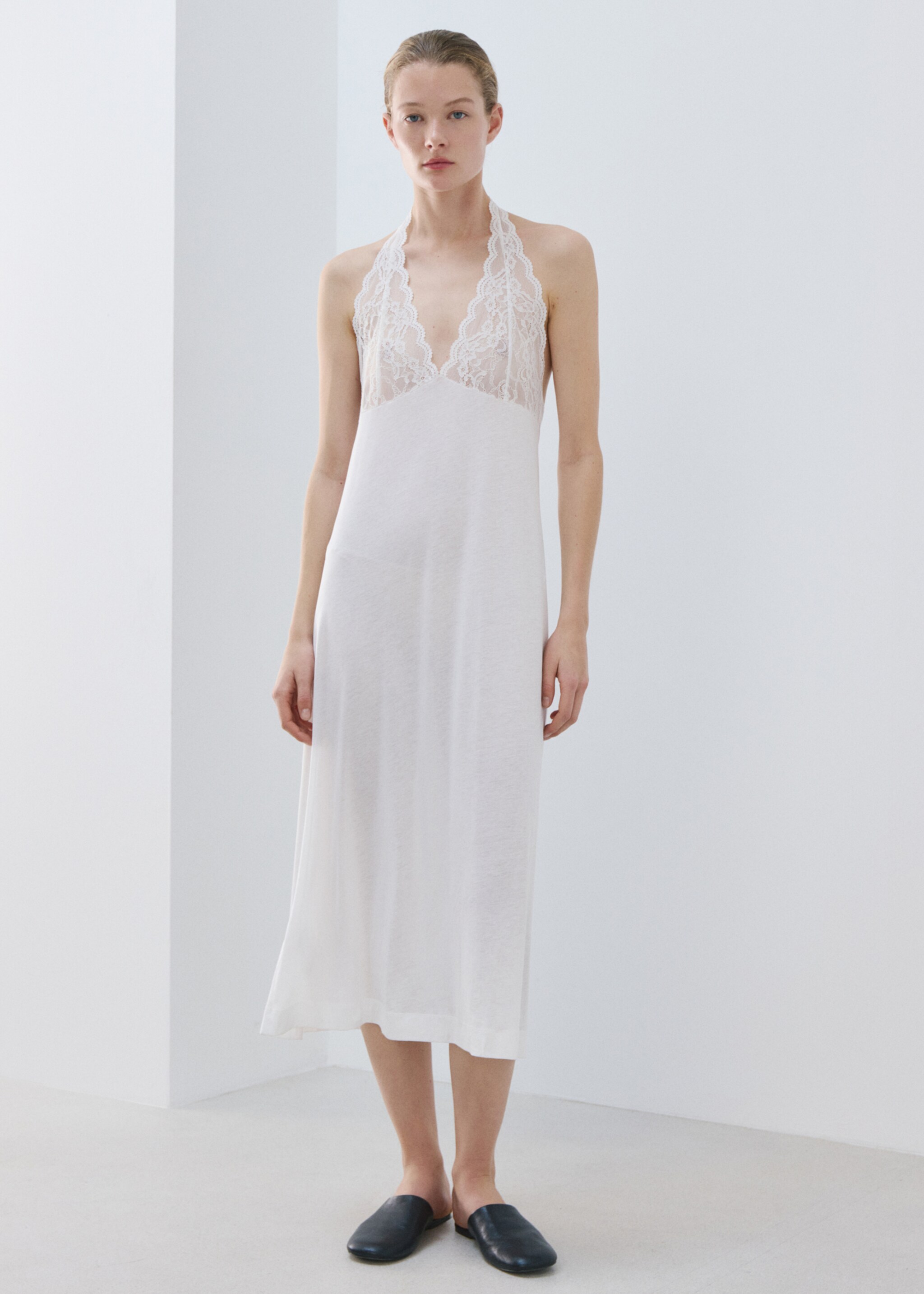 Ночная рубашка с кружевной отделкой на декольте и спине - Общий план, Белый. Ref: 27003337-00.