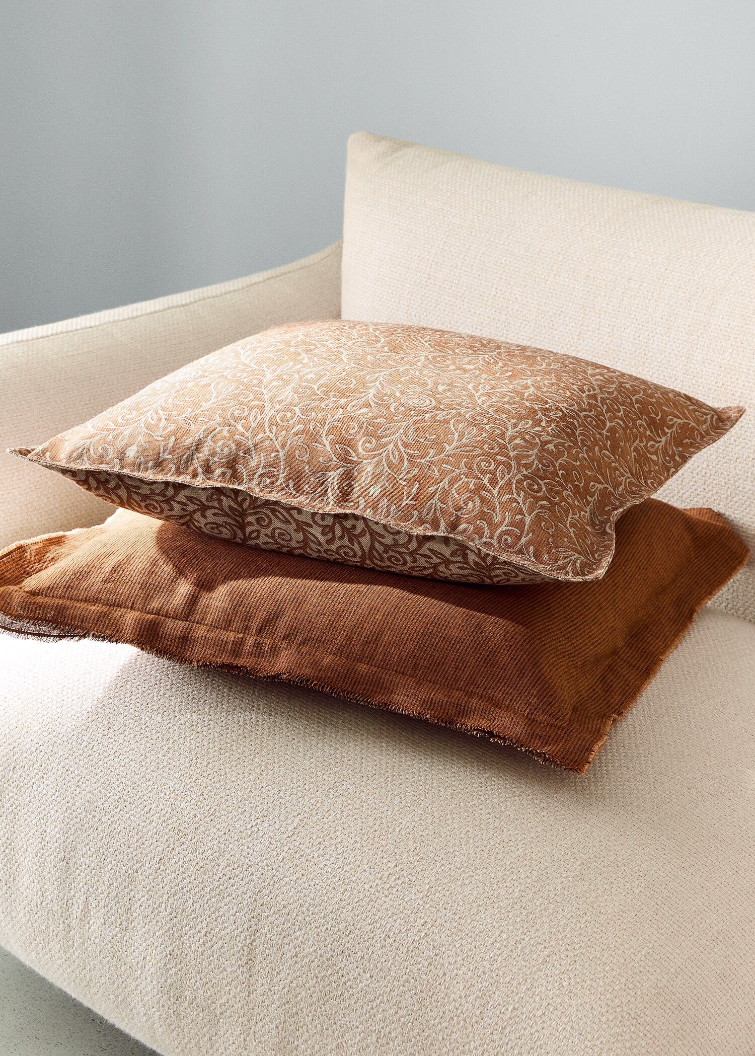 Linen cotton cushion cover with leaf print 50x50cm - General plane