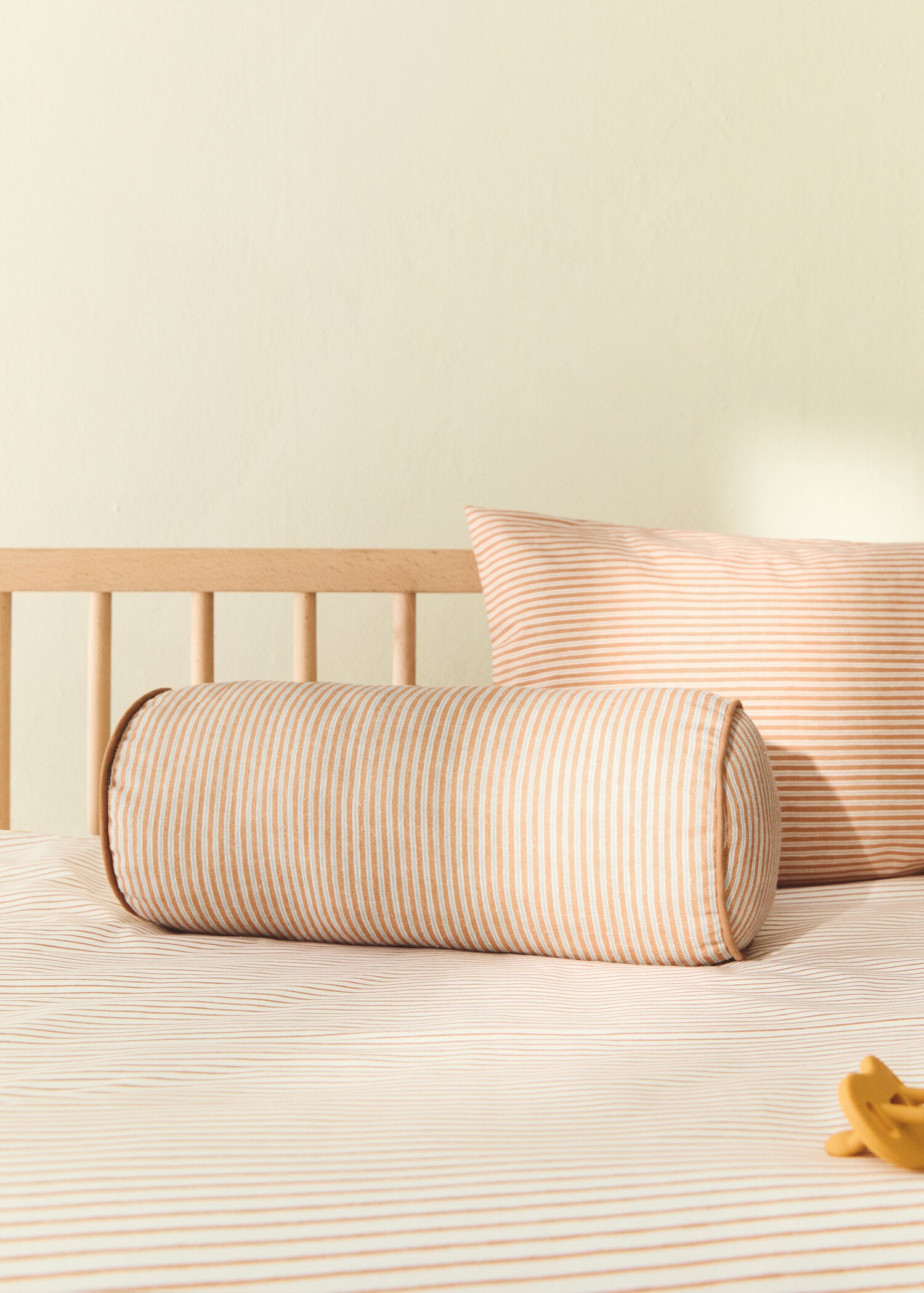 Two-tone striped children’s cushion cover 14 x 35 cm - General plane